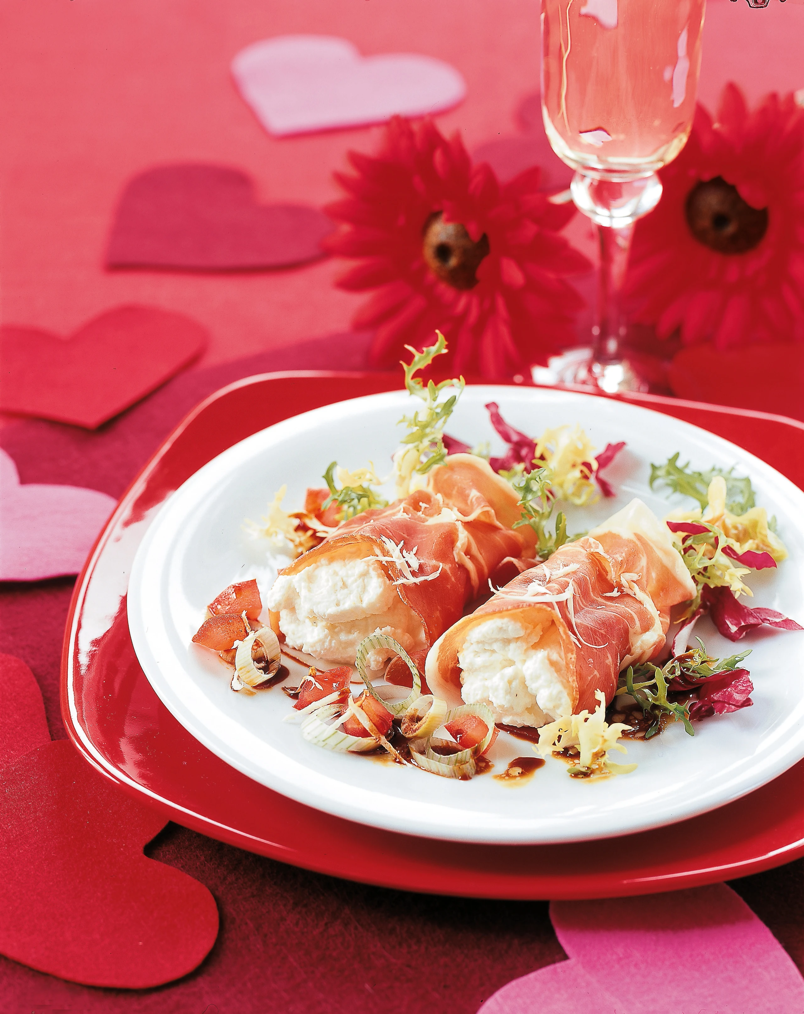 Pikante Schinkenröllchen mit Topfenmousse