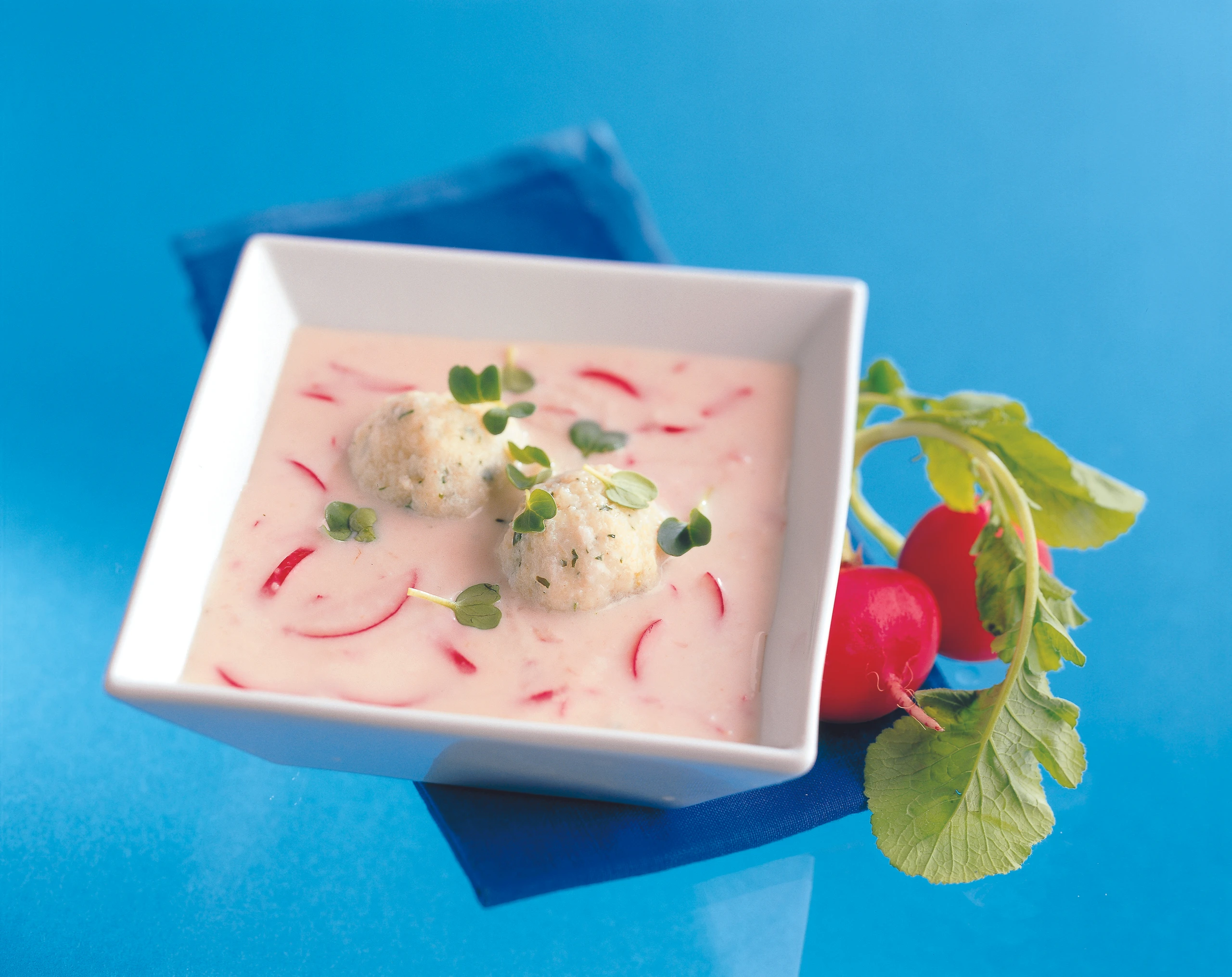 Radieschensuppe mit Kresseknöderln