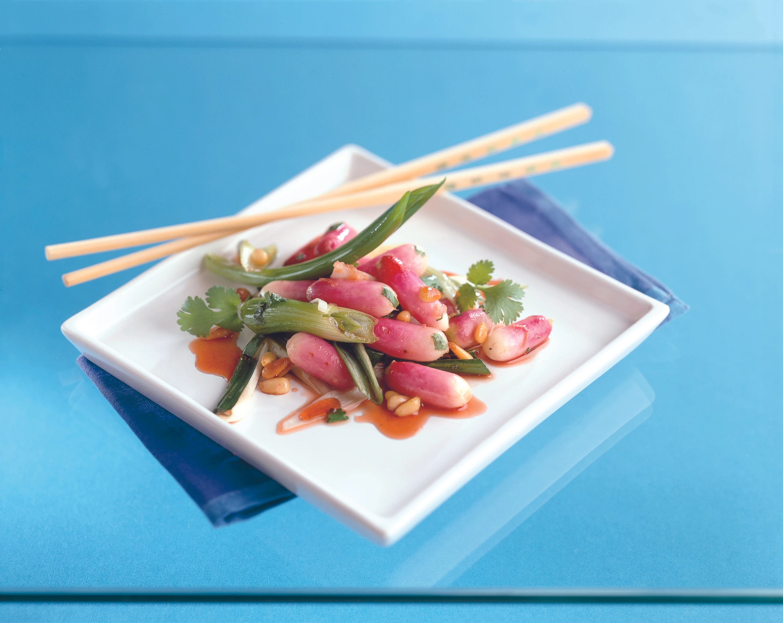 Radieschen-Pfanne mit Jungzwiebeln