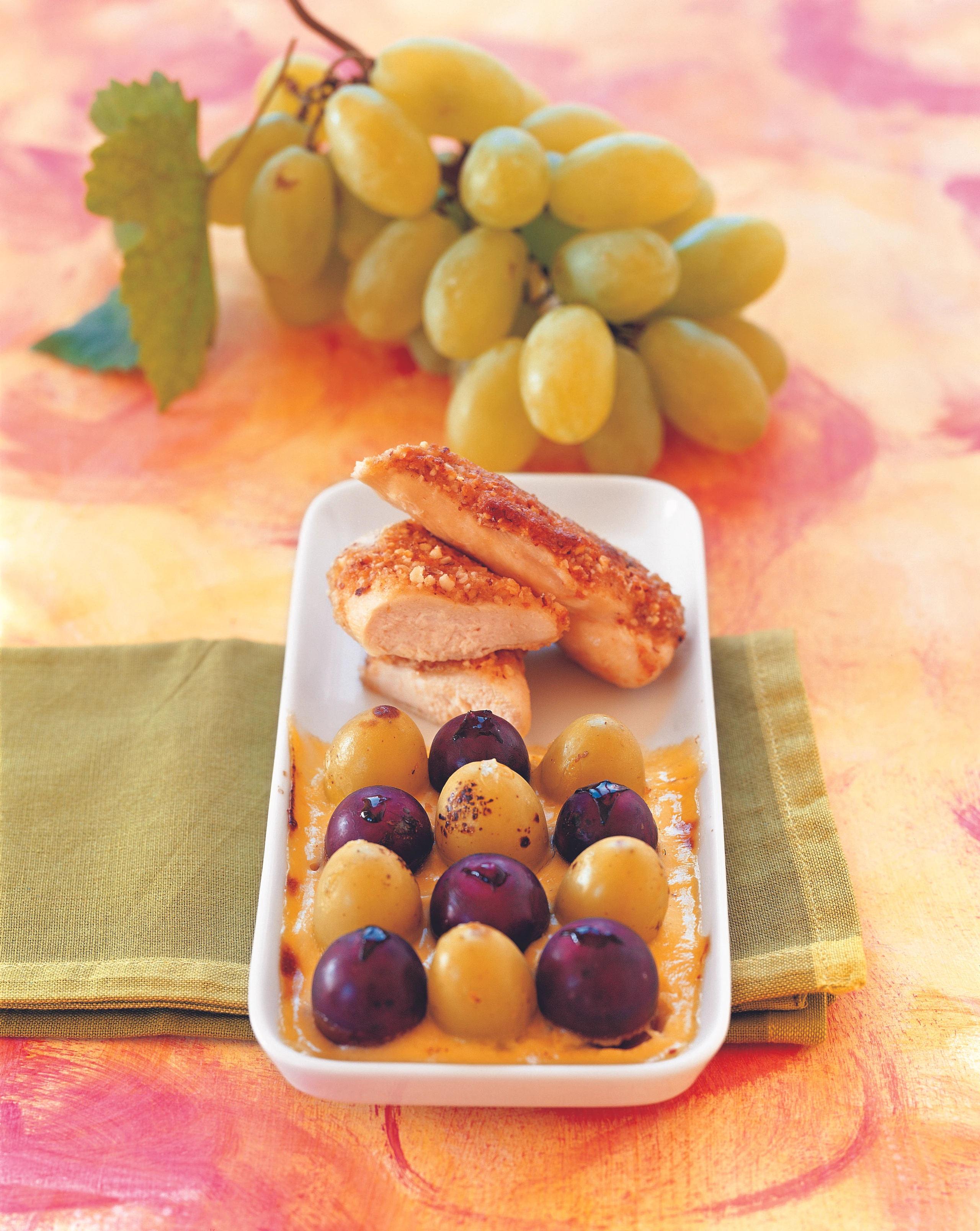 Hühnerfilet mit Nusskruste und Traubengratin