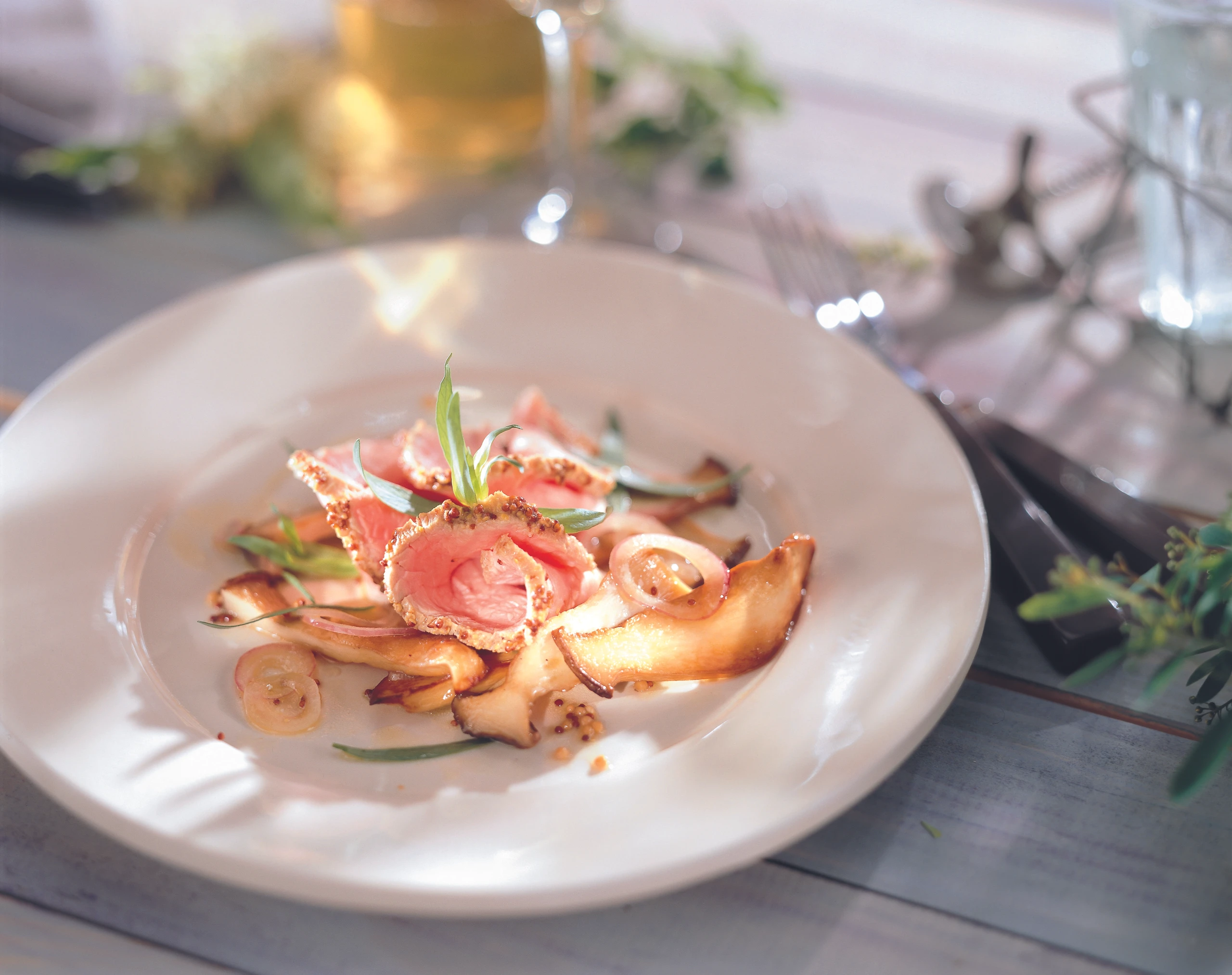 Roastbeef vom Kalb mit marinierten Pilzen und Estragon-Vinaigrette