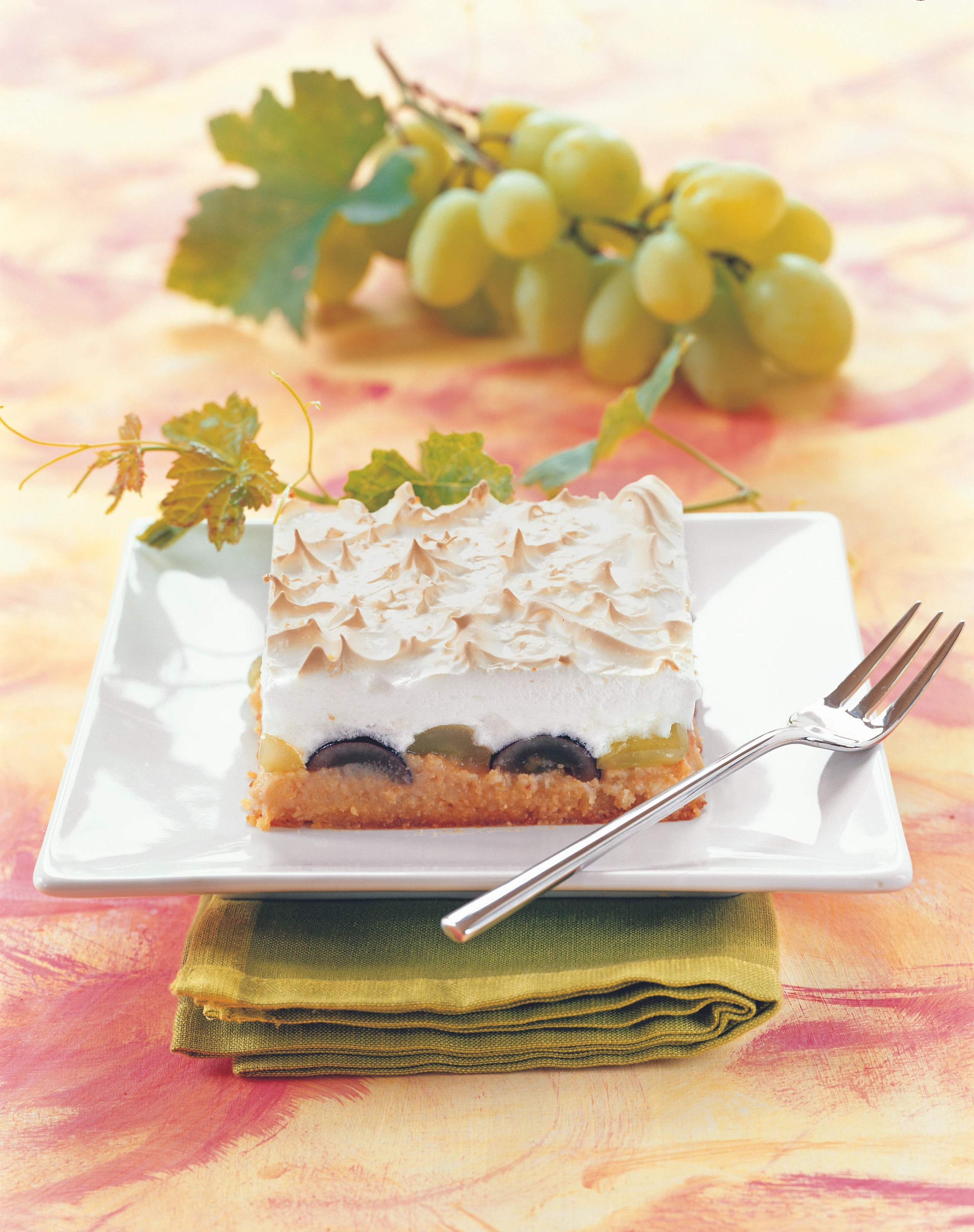 Weintrauben-Schaumschnitte mit weißem Mohn