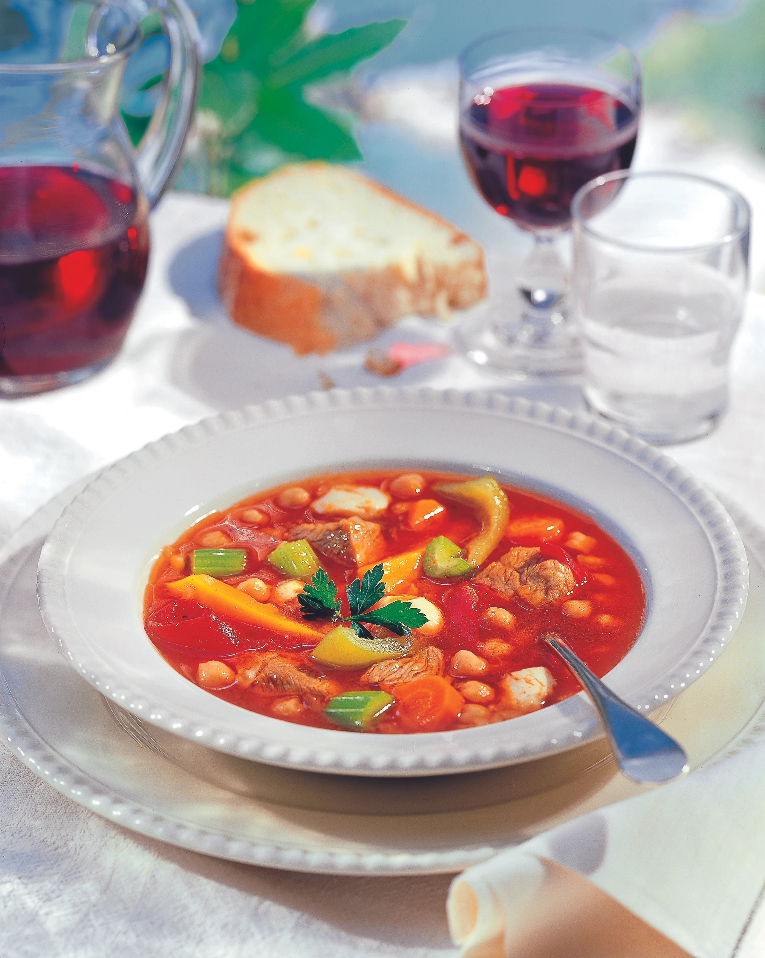 Berza: Eintopf mit Kichererbsen, Schweinefleisch und Gemüse