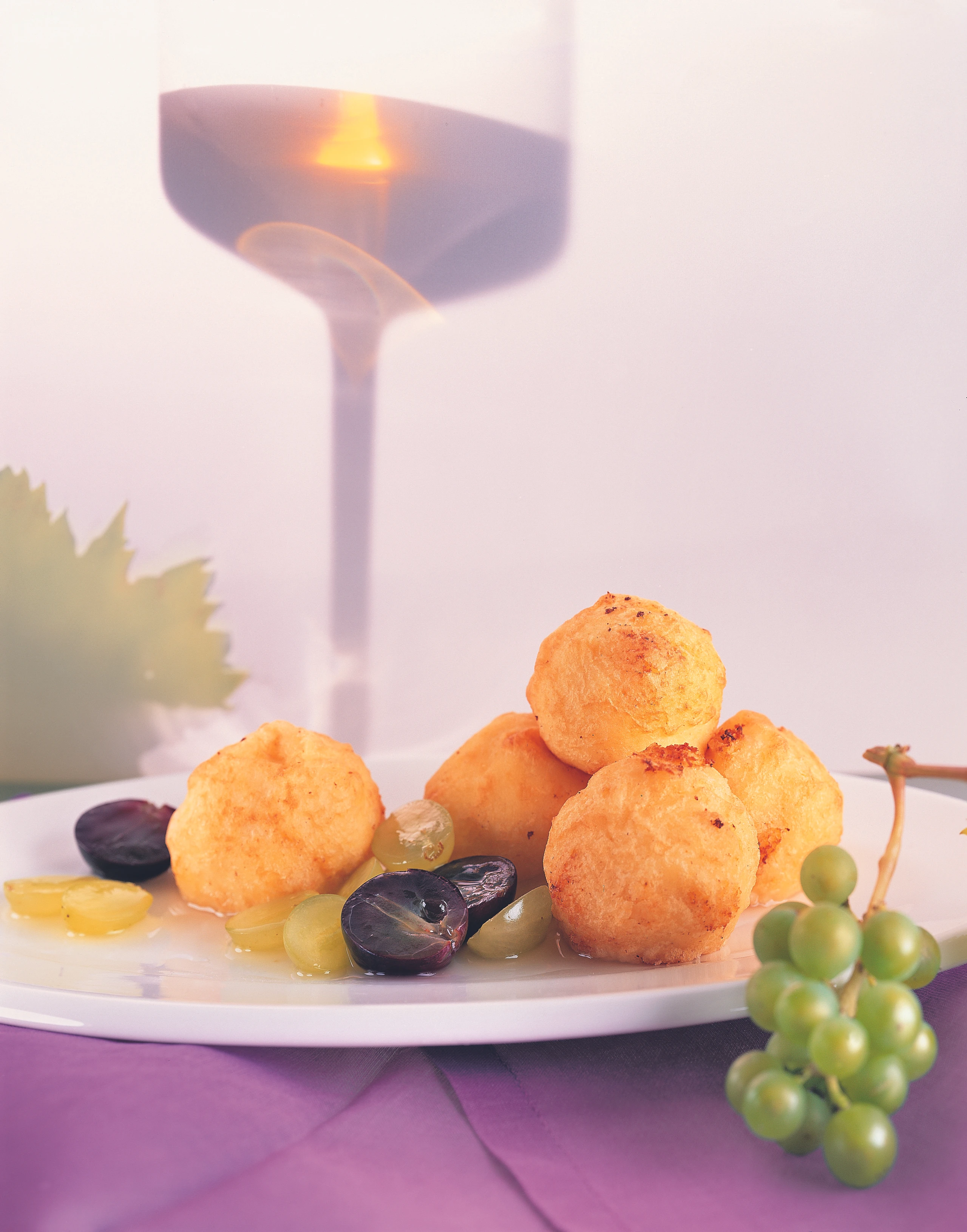 Ziegenfrischkäse-Nockerl mit Traubensauce