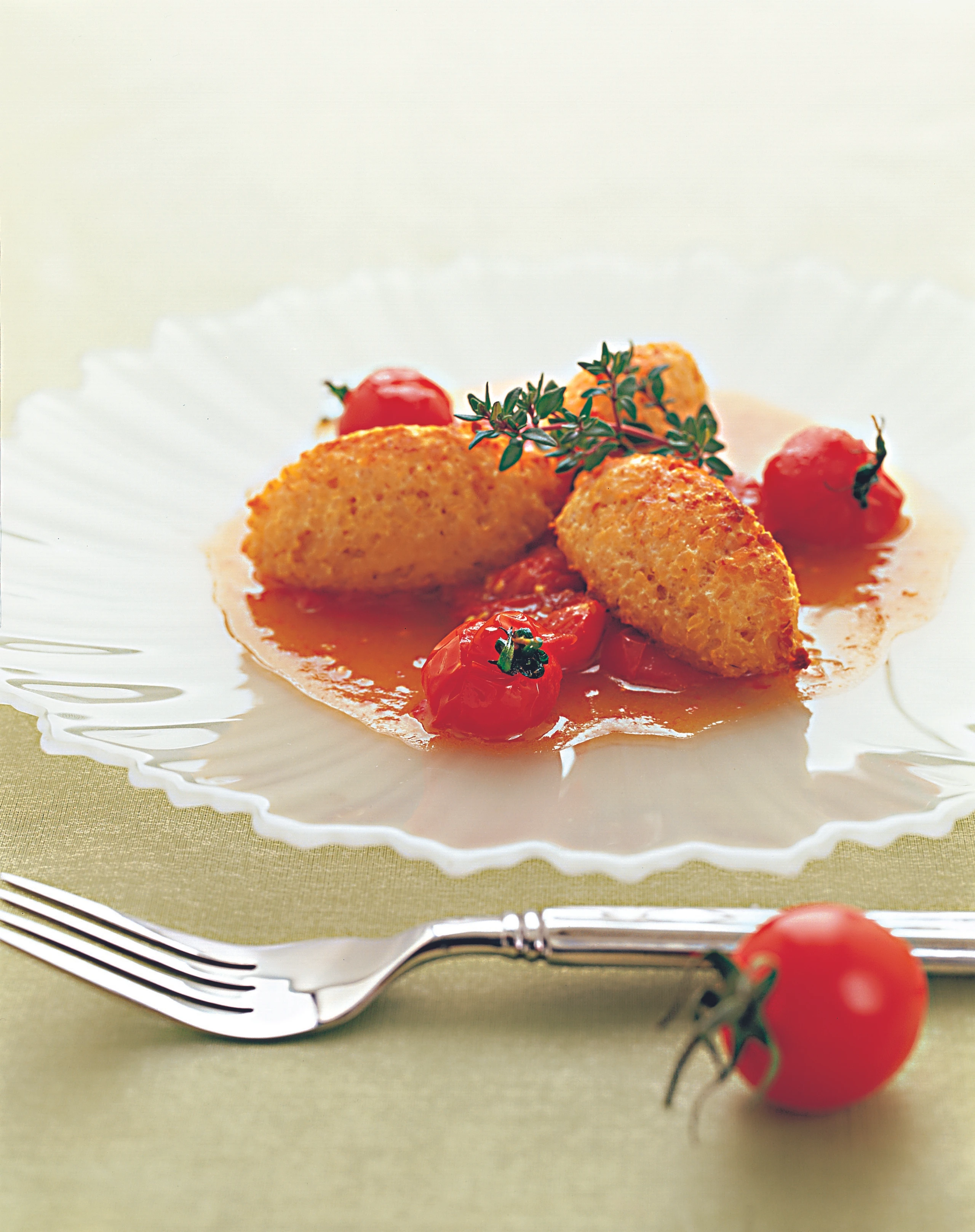 Überbackene Bulgur-Nockerl mit geschmorten Paradeisern