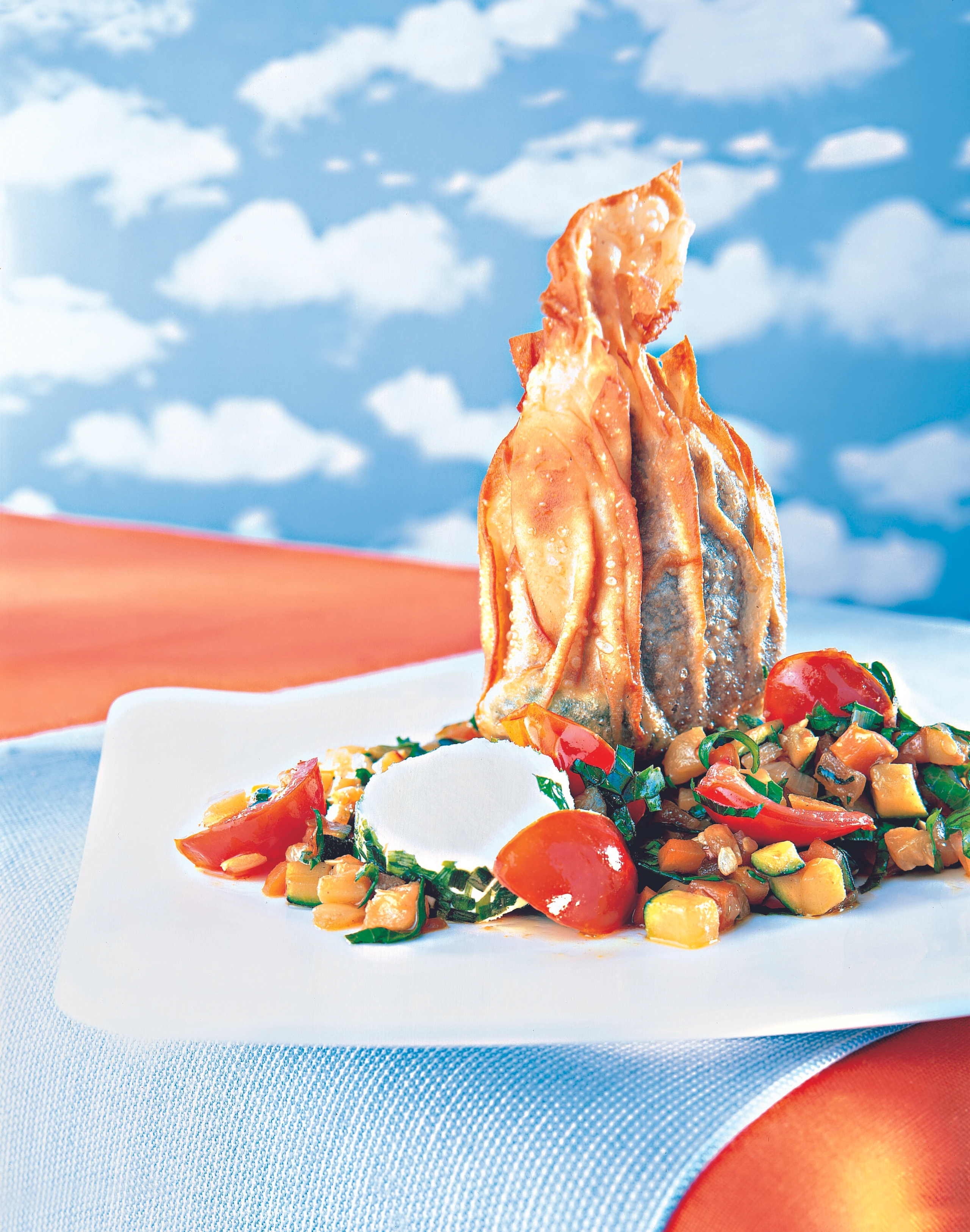 Maibock im Strudelblatt auf Gemüse-Brennnessel-Bolognese