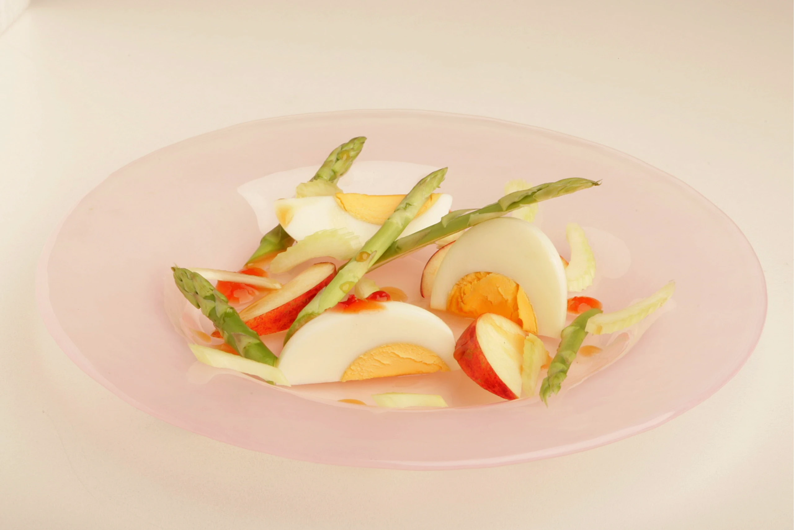 Marinierte Eier mit Thai-Spargel