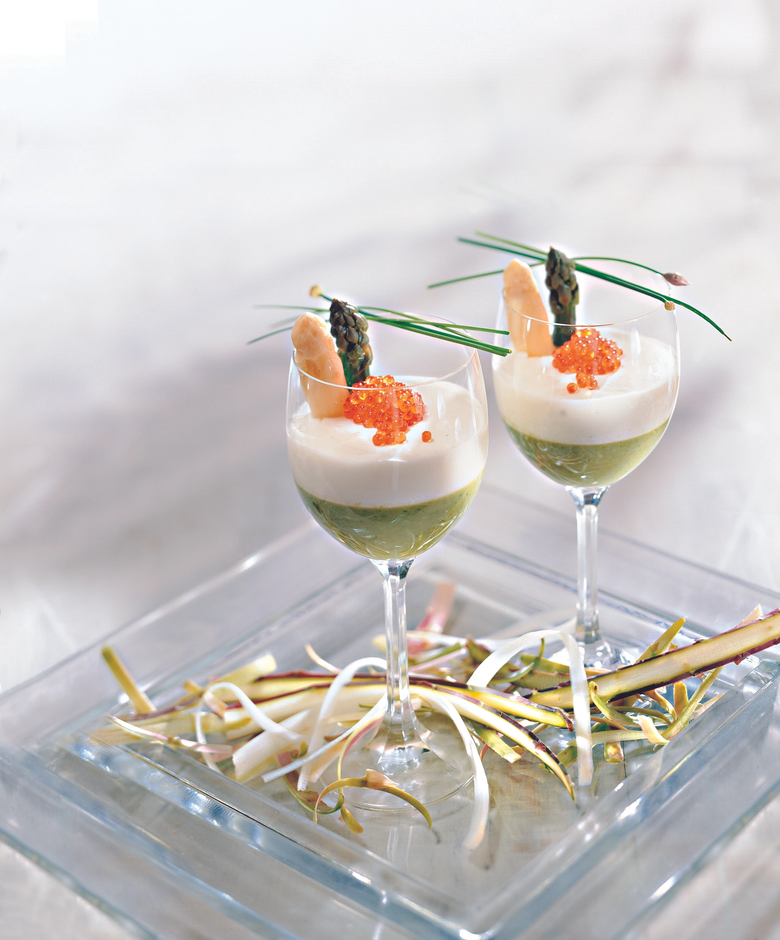Zweierlei Spargel-Mousse mit Keta-Kaviar