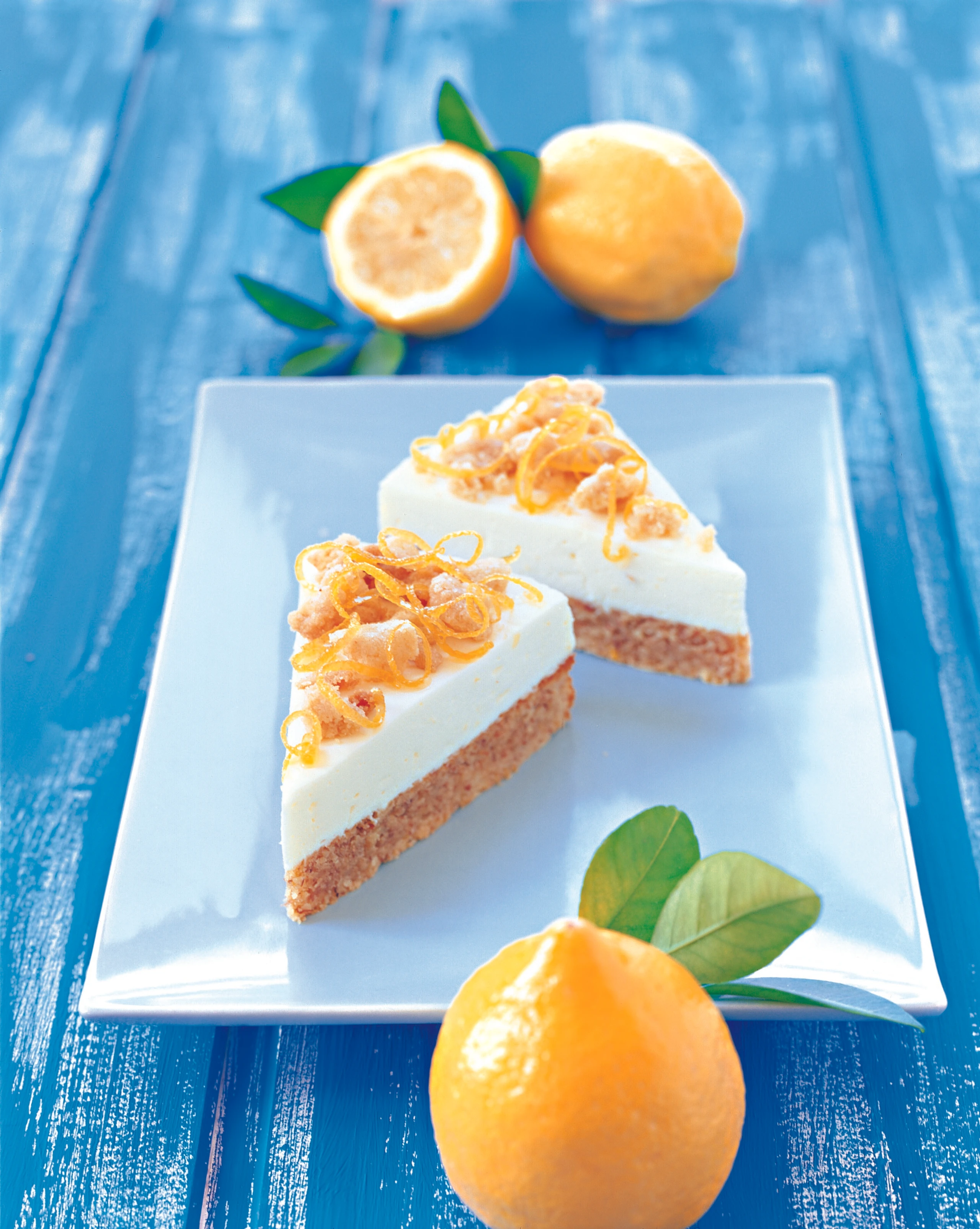 Zitronen–Haselnusstorte mit Streusel