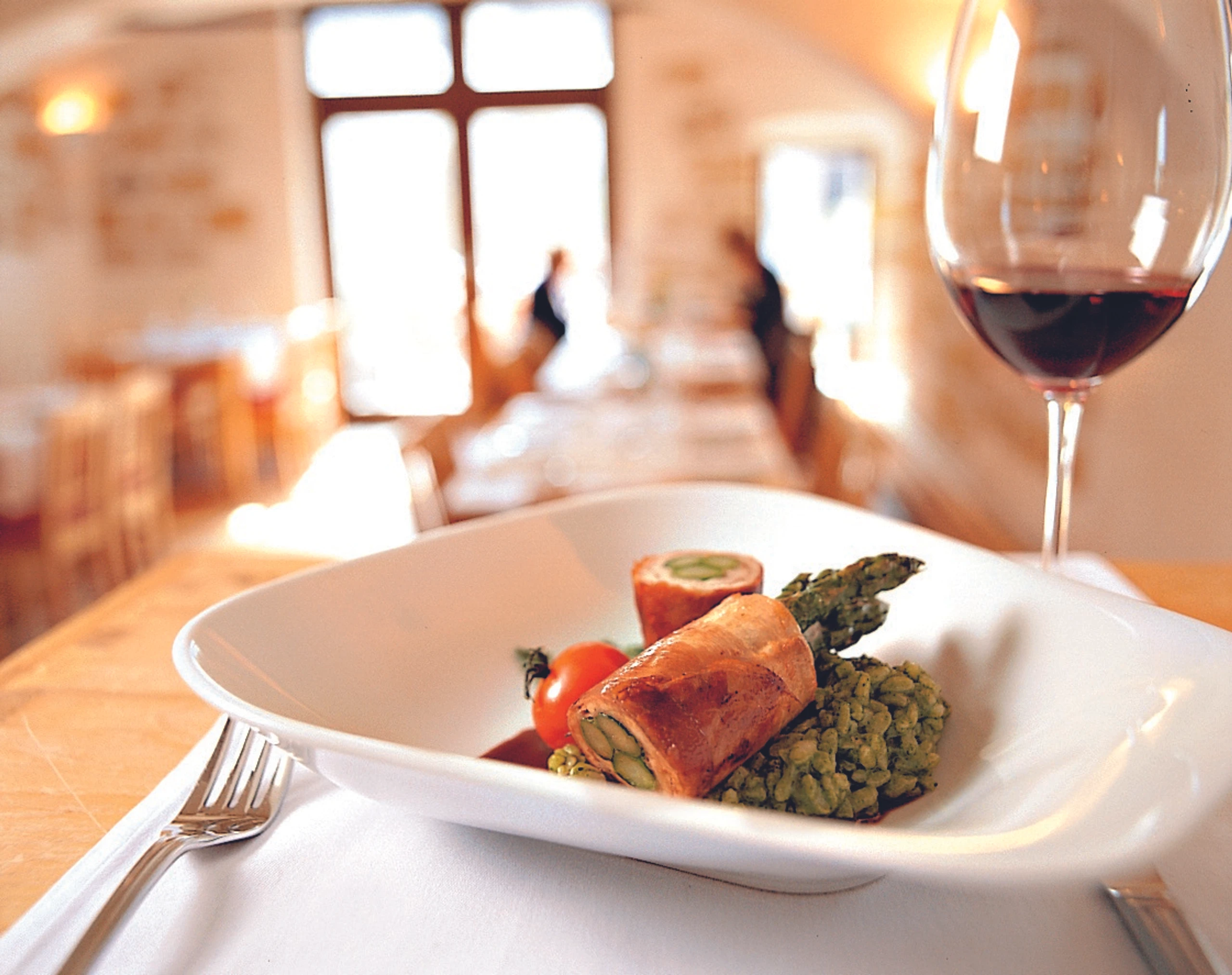 Kalbsröllchen mit Spargel und Risotto