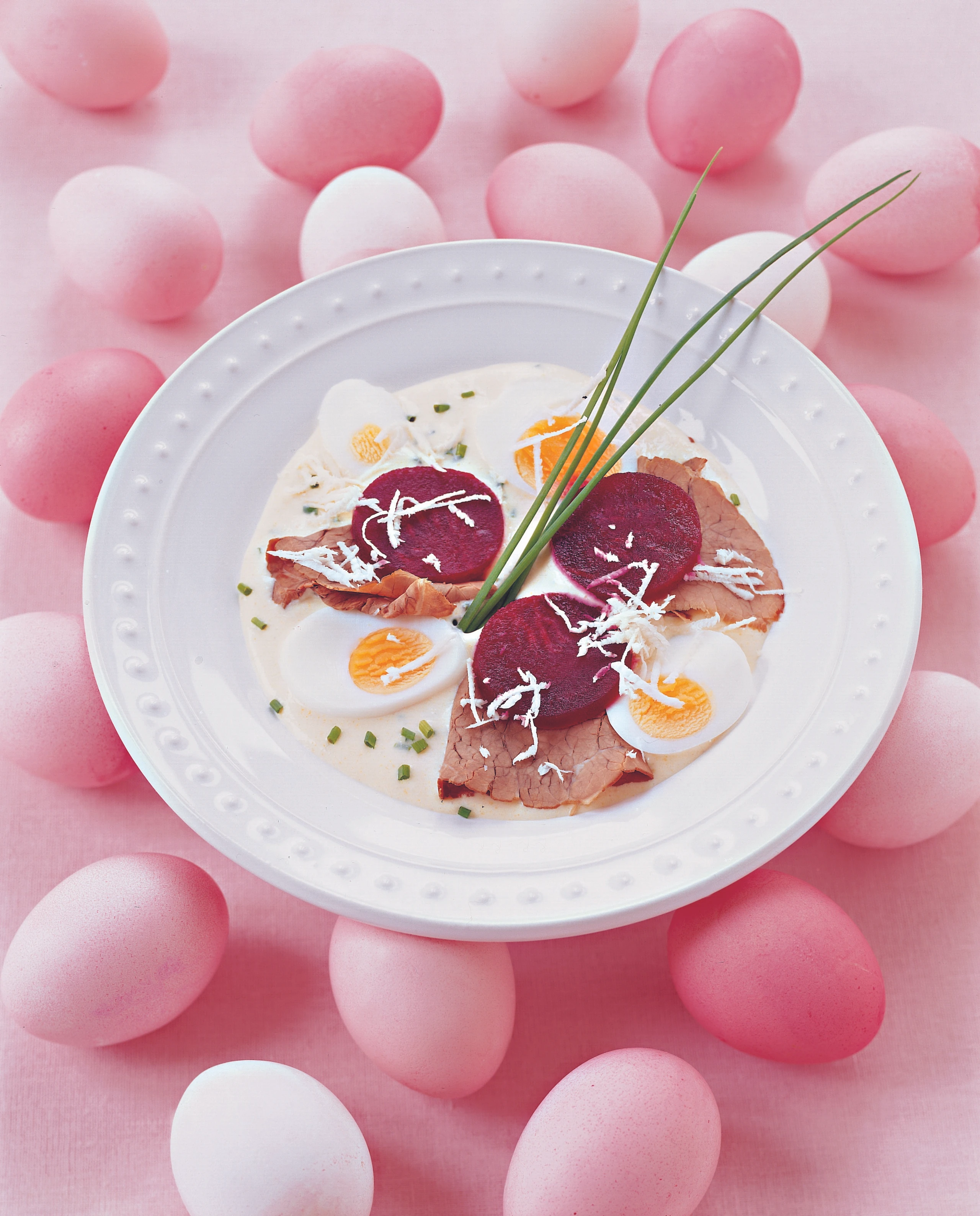 Rindfleisch mit Roten Rüben, Eiern und Schnittlauchsauce