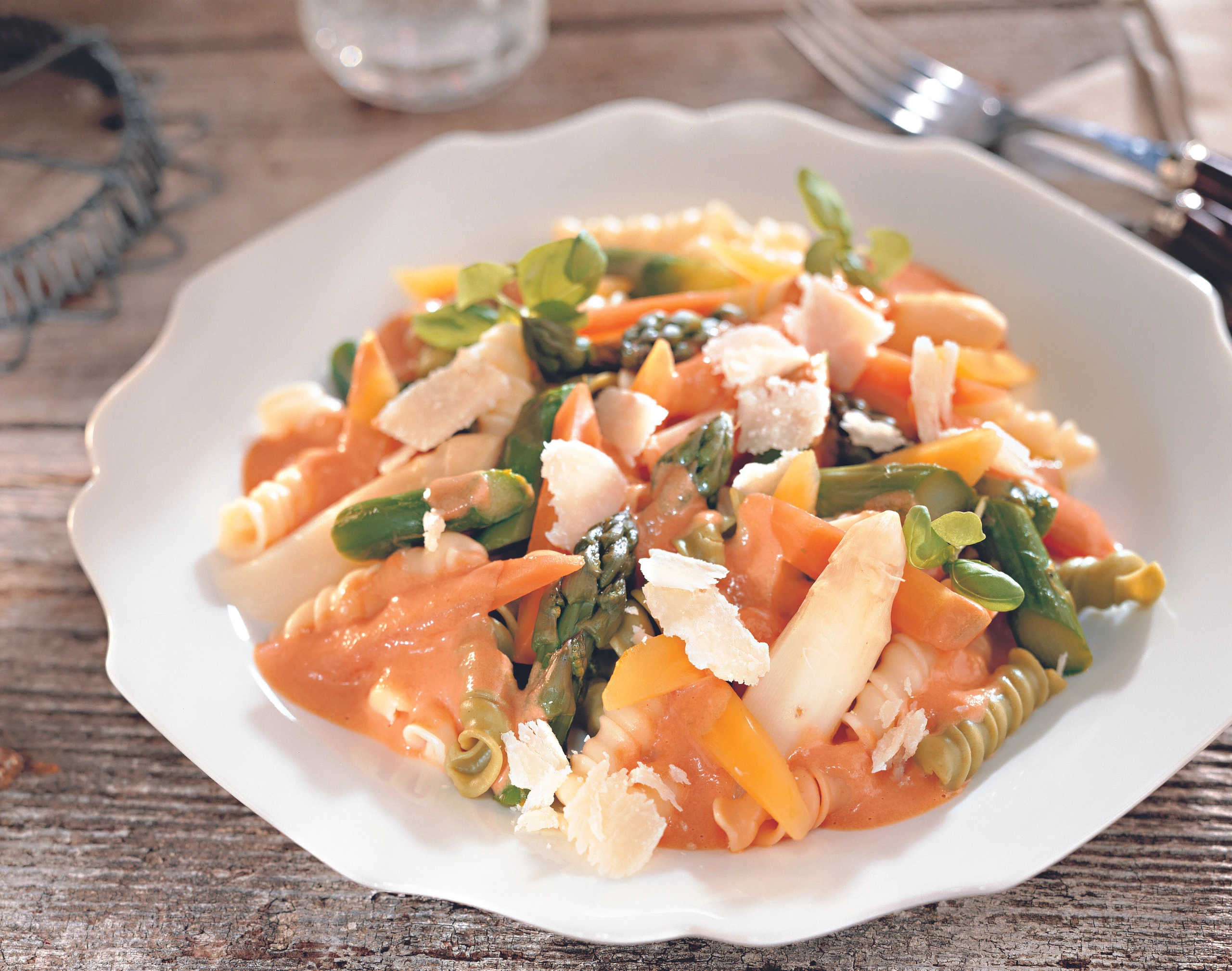 Pasta mit Spargel und Gemüse