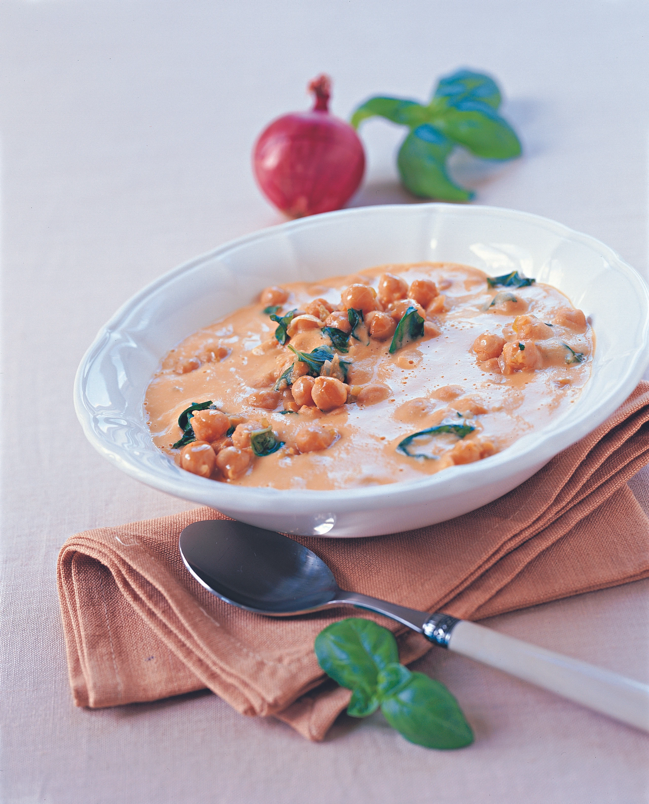 Kichererbsensuppe mit Erdäpfeln und Speck