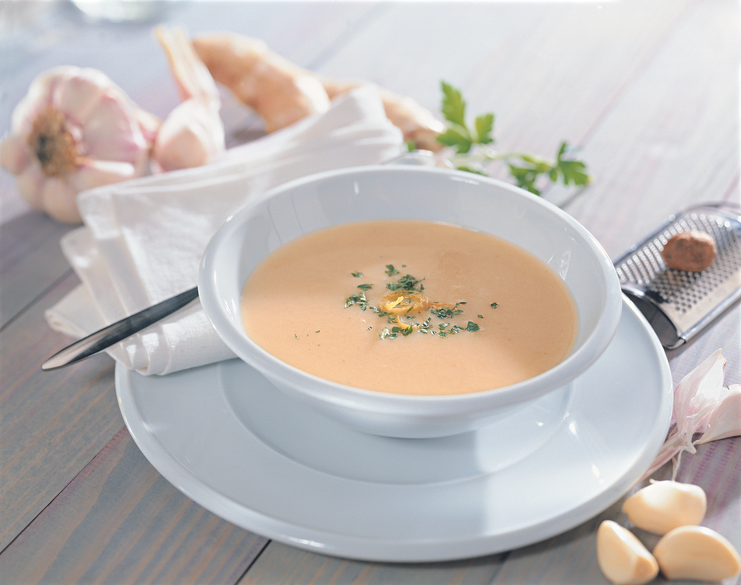 Knoblauchsuppe mit Ingwer