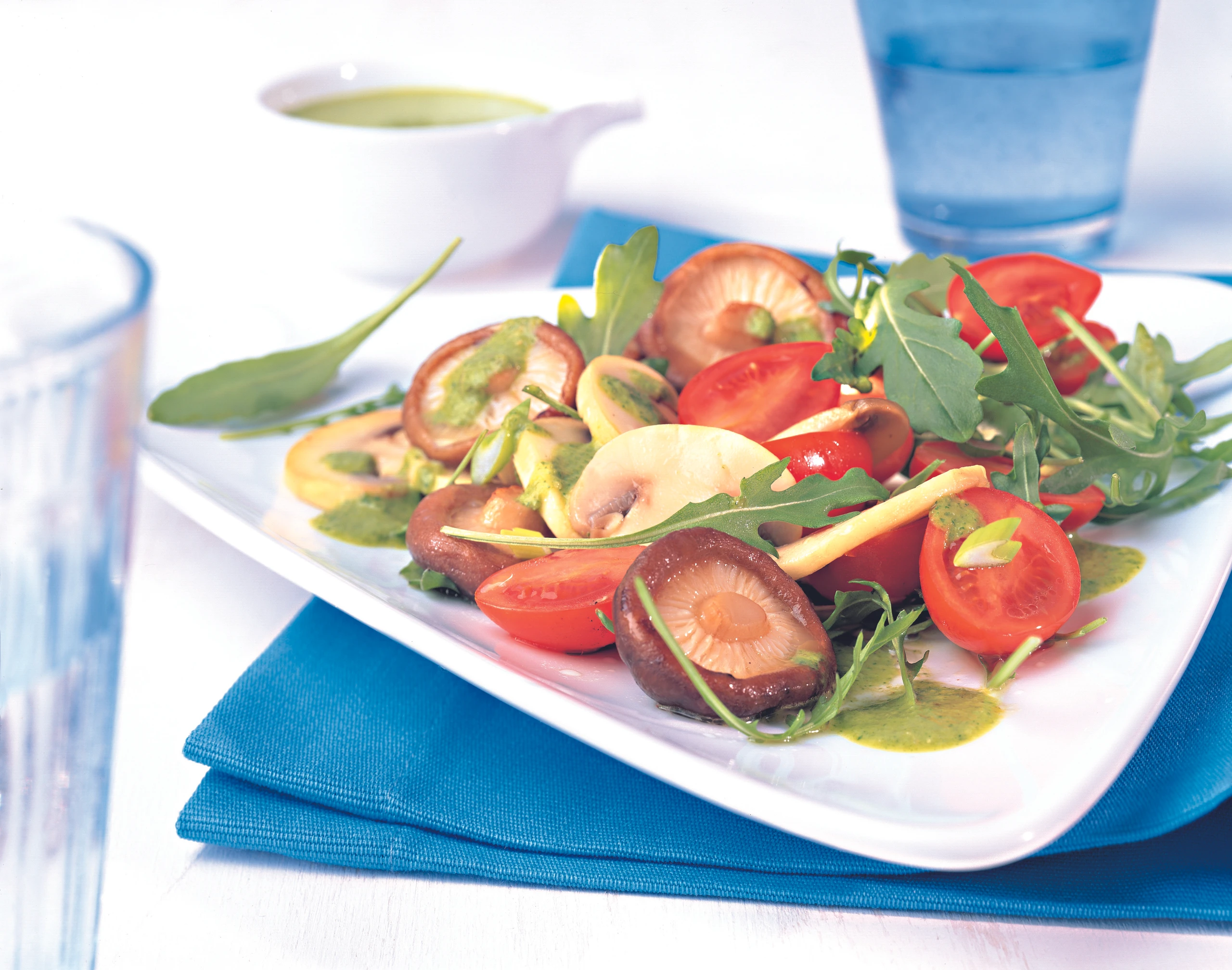 Rucolasalat mit Kräuterdressing