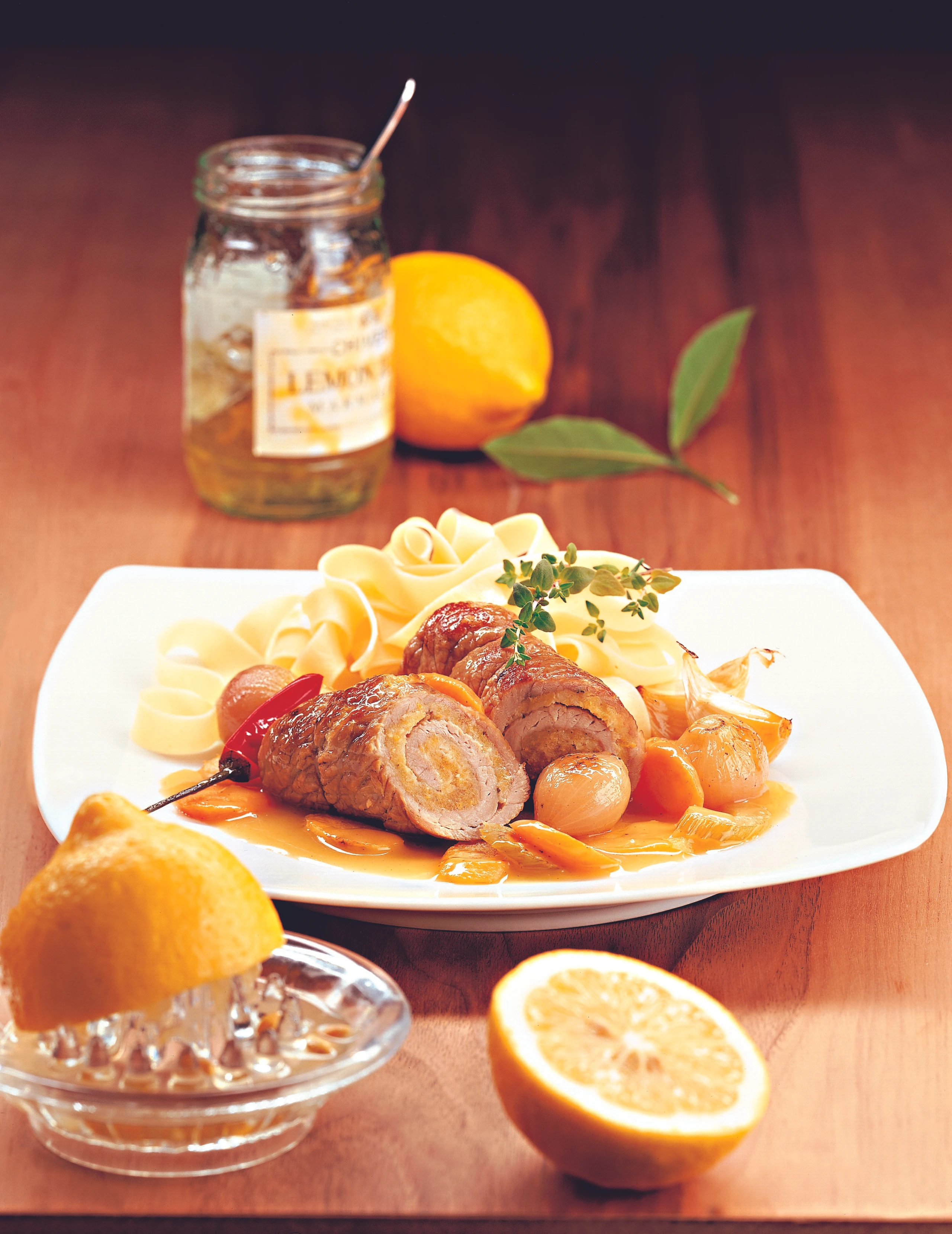 Zitronenfruchtige Kalbsroulade