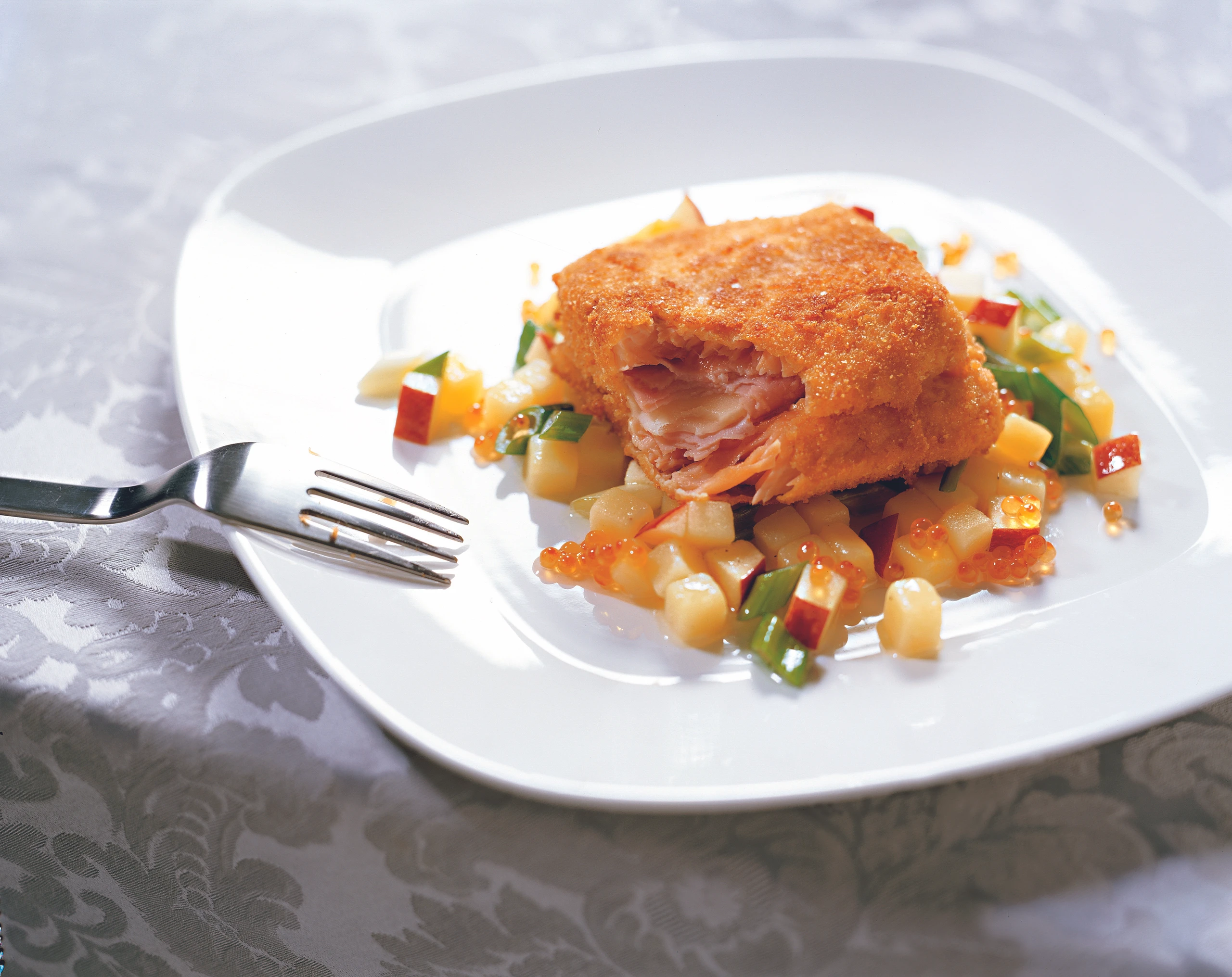 Cordon bleu vom Lachsforellenfilet mit süßem Erdäpfelsalat