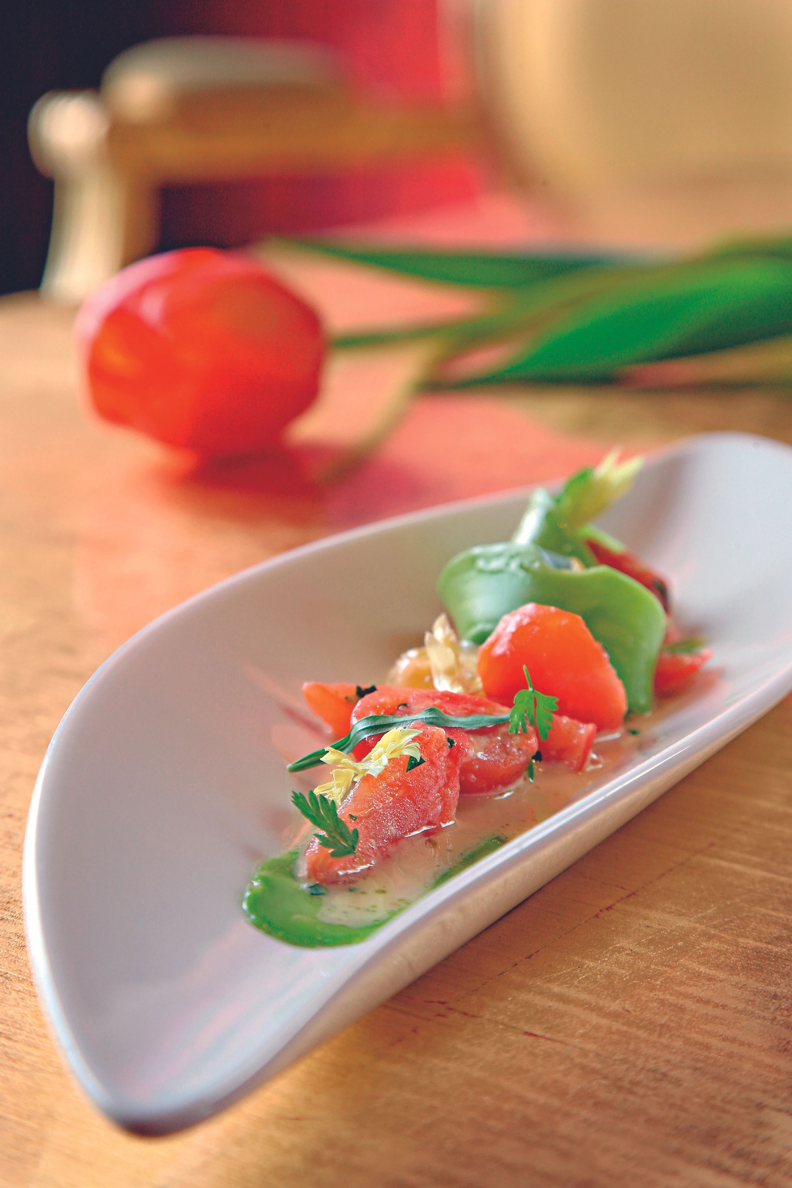 Lauwarmer Paradeissalat mit Avocado