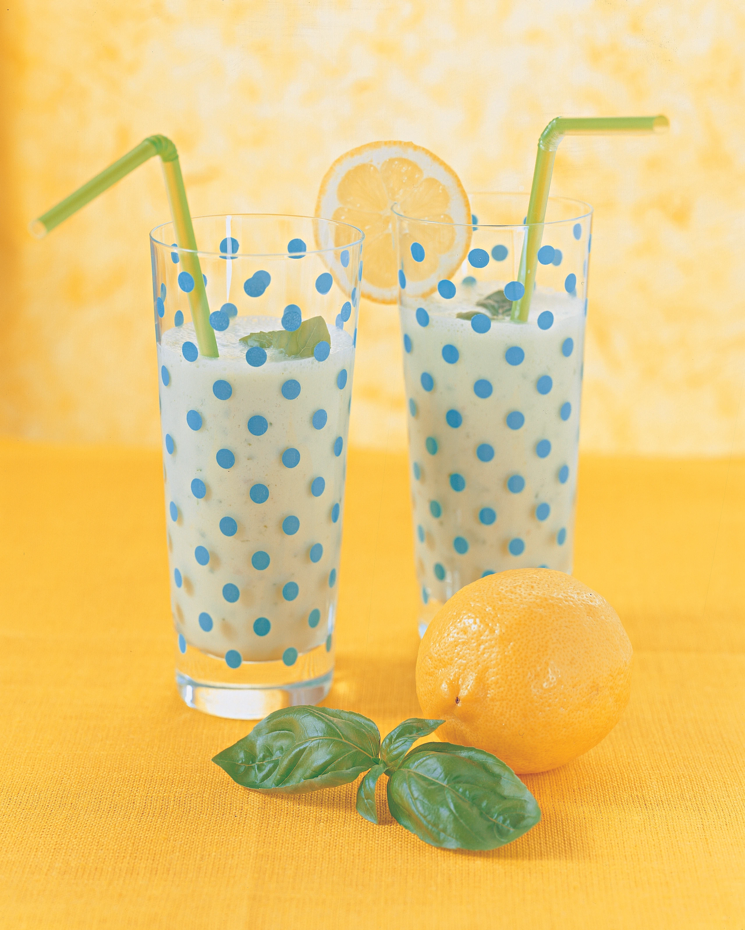 Zitronen-Sonnen-Shake mit Basilikum