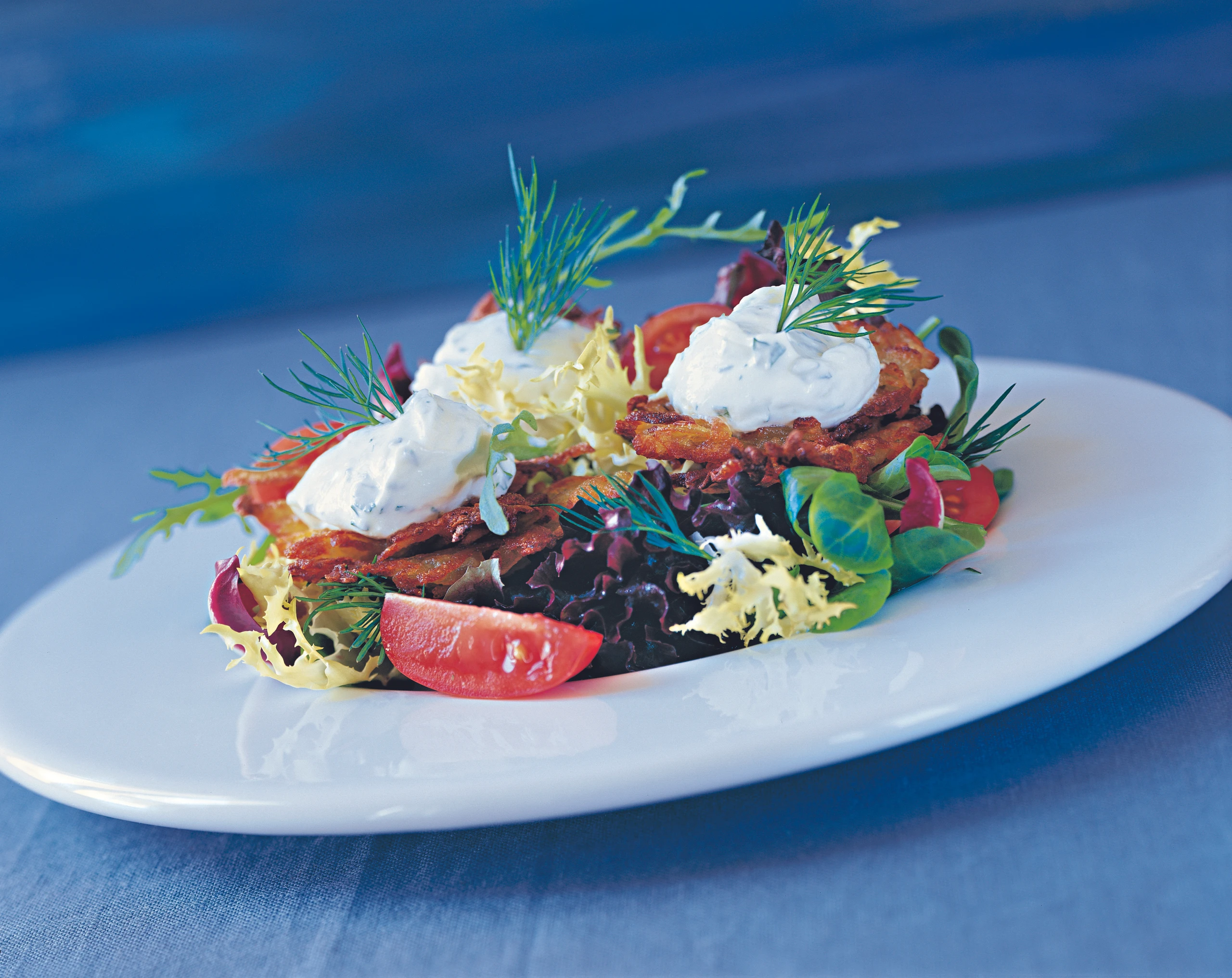 Rösti mit Frischkäse und Salat