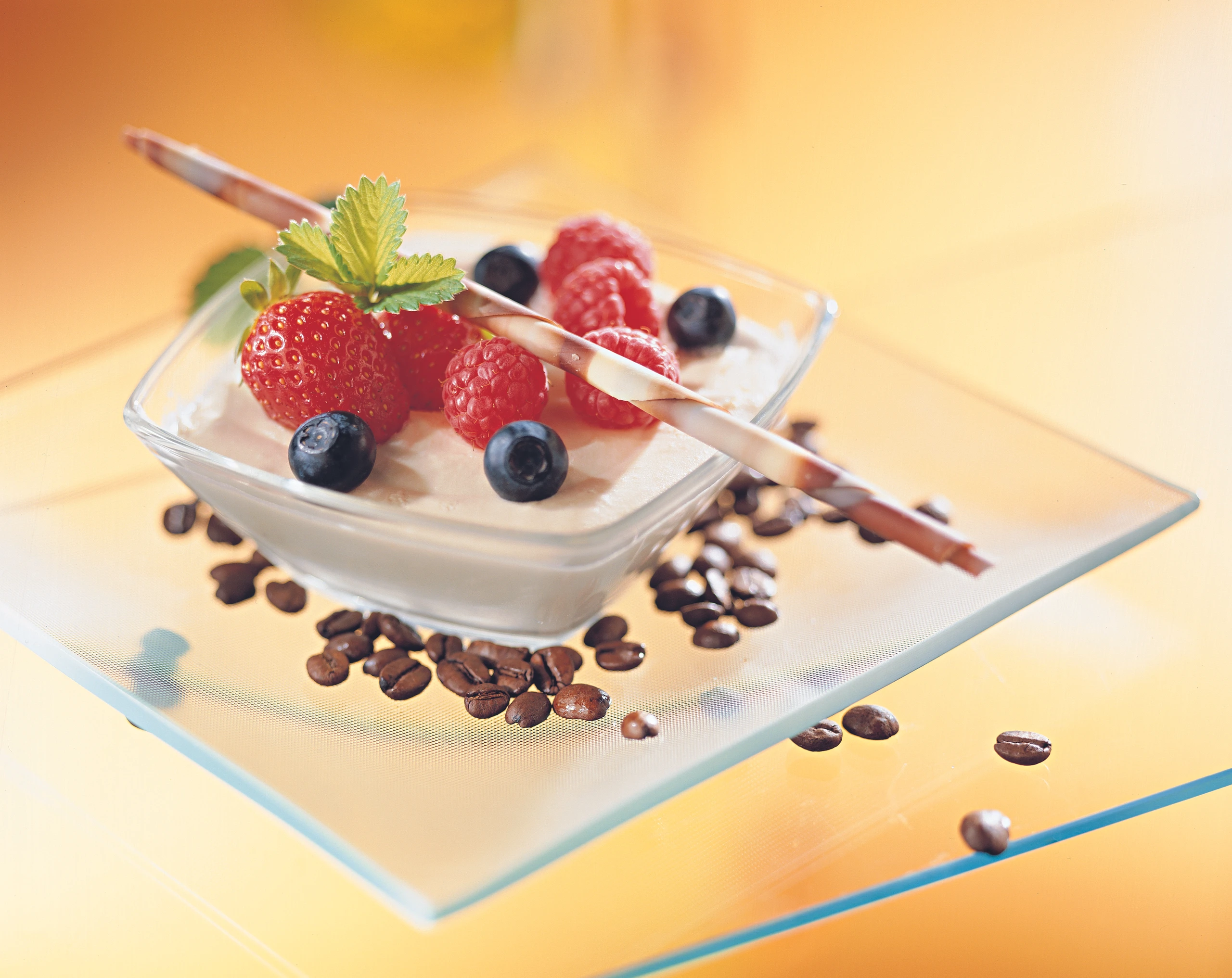 Kaffeecreme mit Beeren