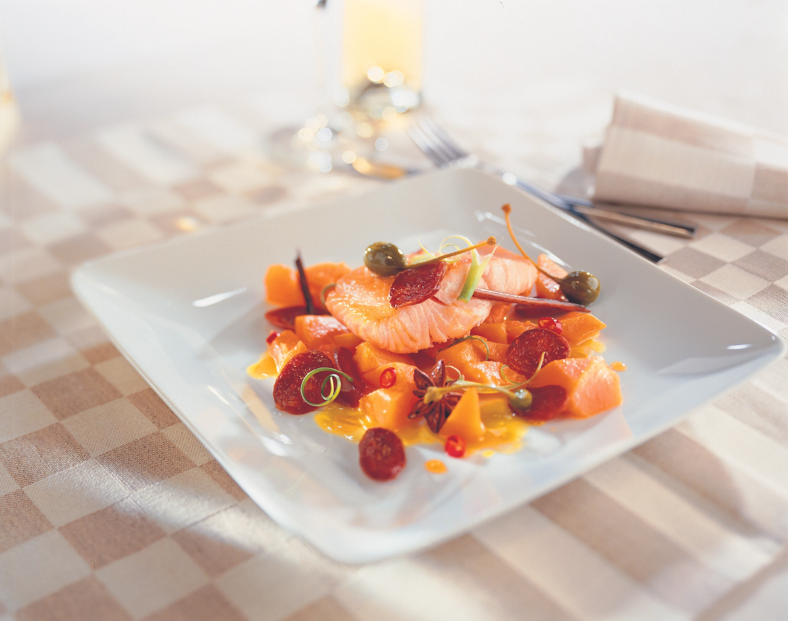 Wildlachsfilet mit Chorizo und Gewürzkürbis