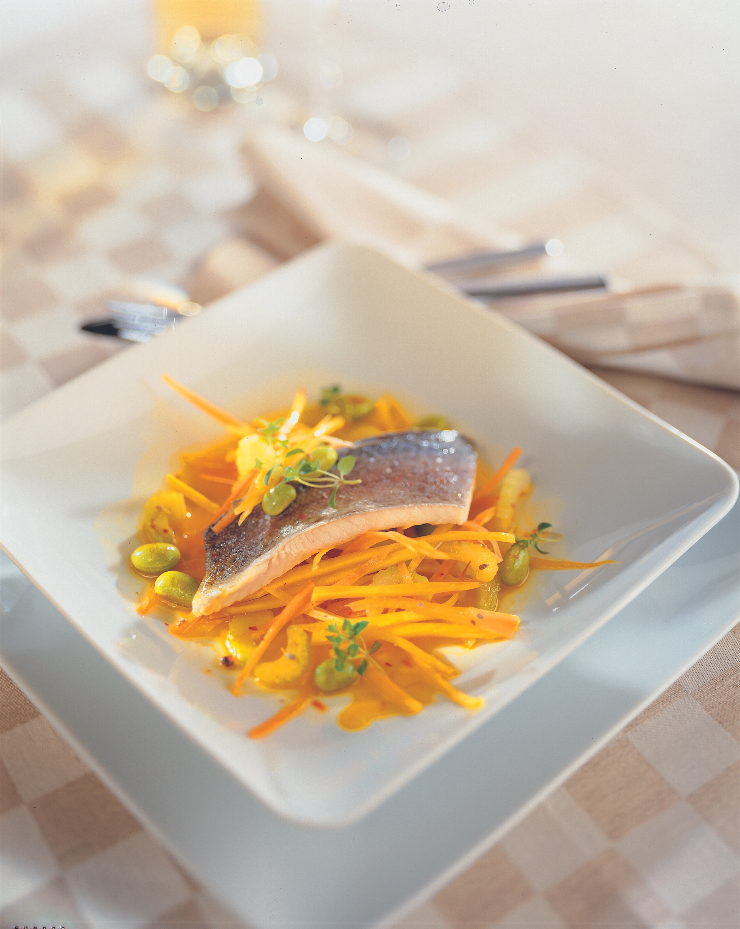 Forellenfilet im Sojabohnen-Safran-Fond