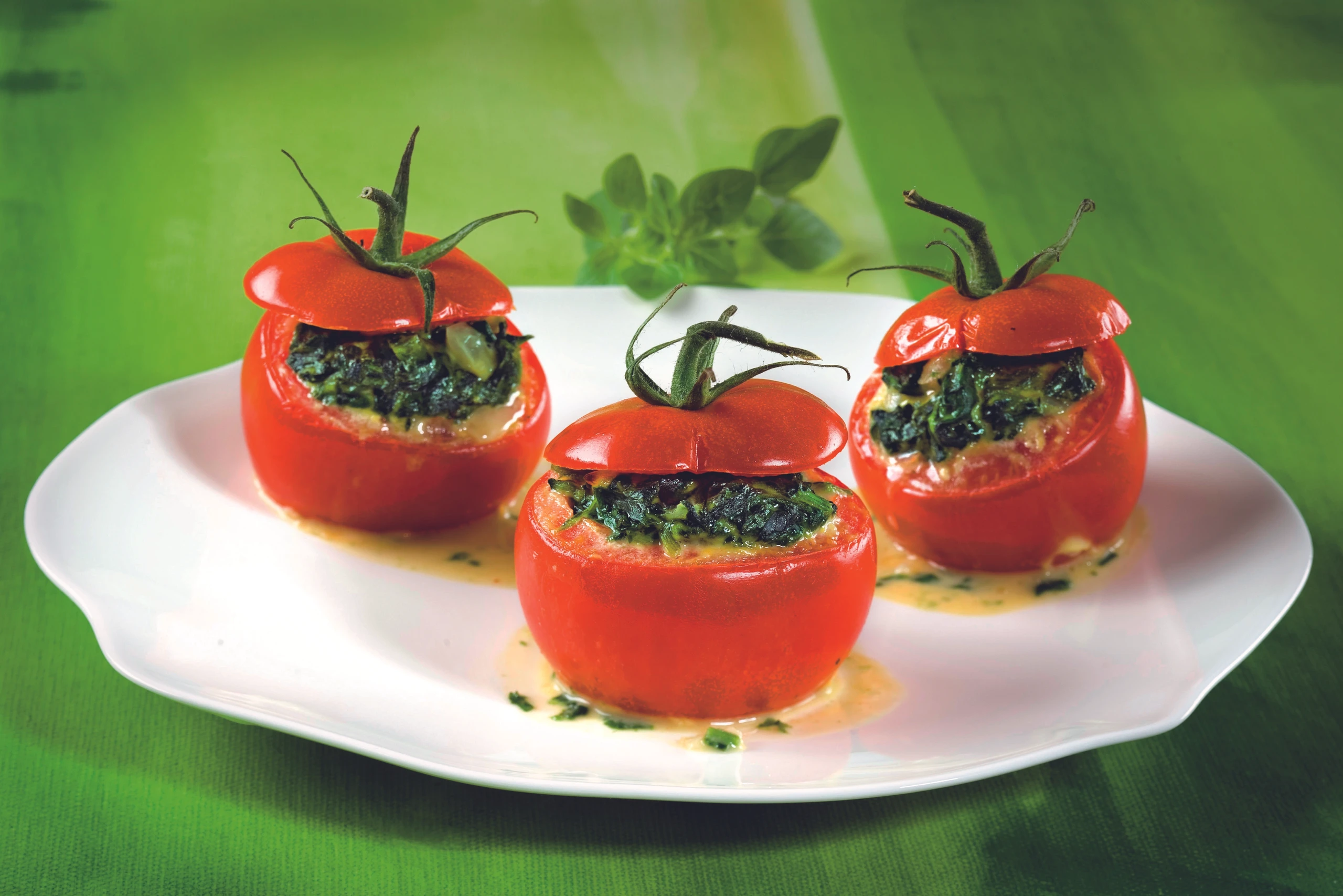 Gratinierte Paradeiser mit Spinatfülle