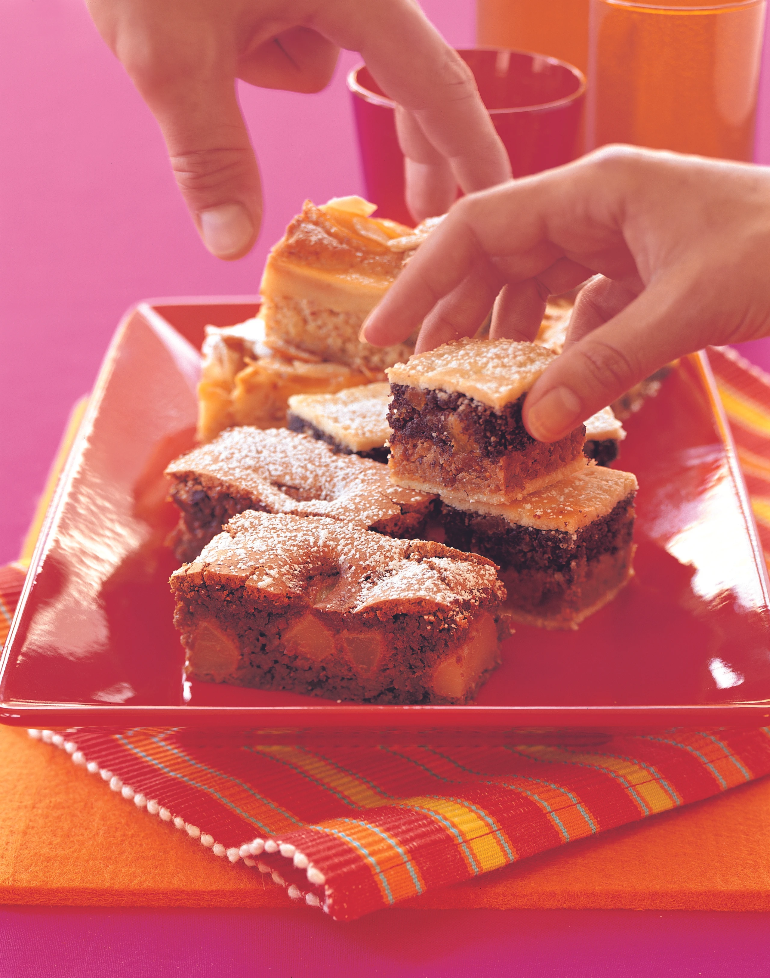 Mohn-Nuss-Schnitte mit Feigen und Marillen