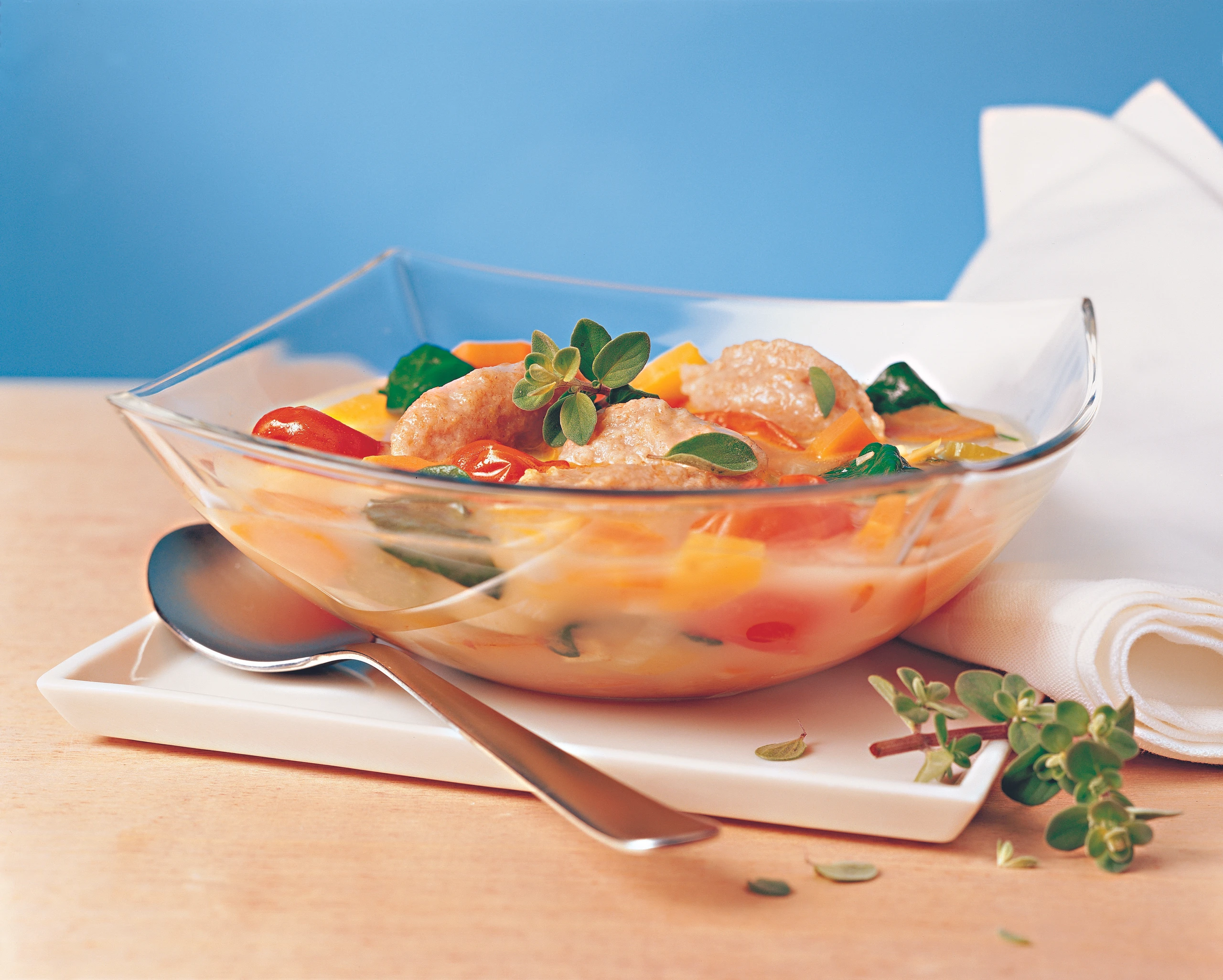 Gemüsesuppe mit Sauerrahmnockerln