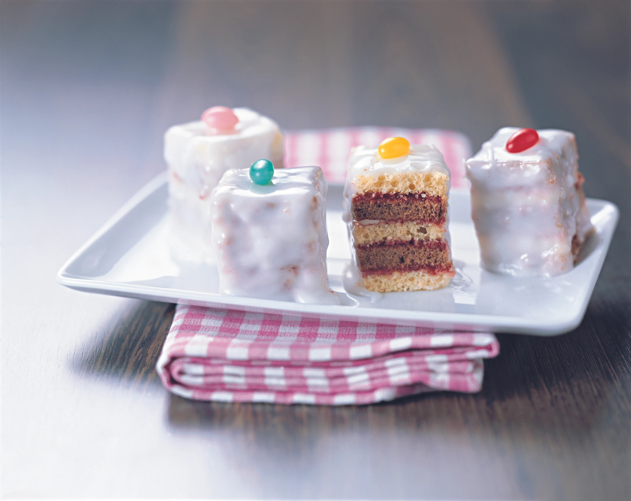 Petits Fours schwarz-weiß