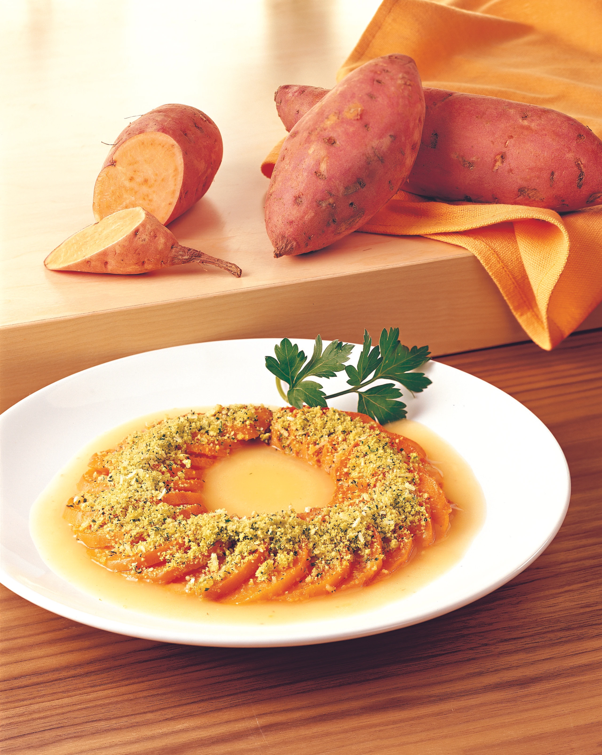 Süßkartoffeln mit Kräuterbröseln