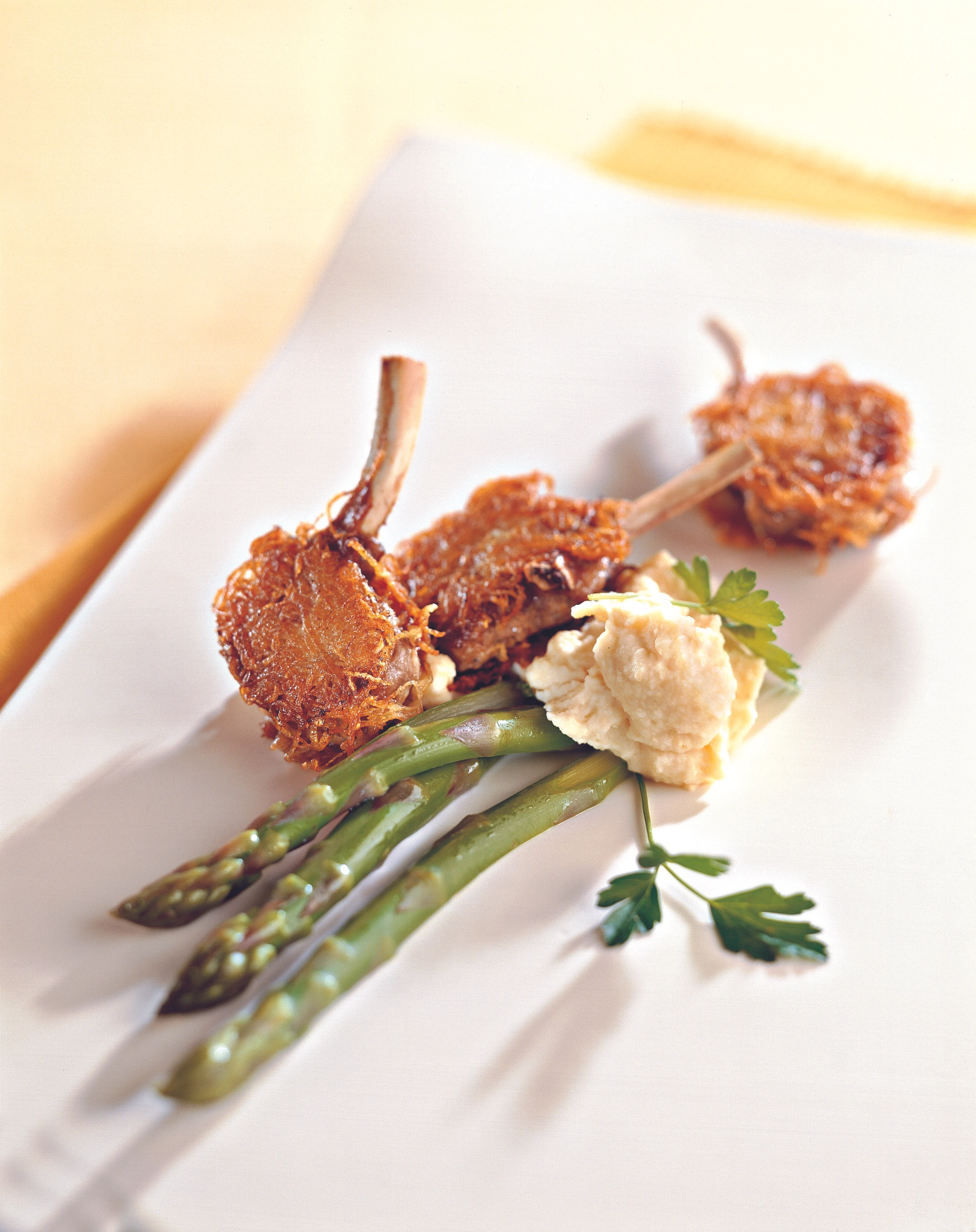 Lammkoteletts in der Erdäpfelkruste