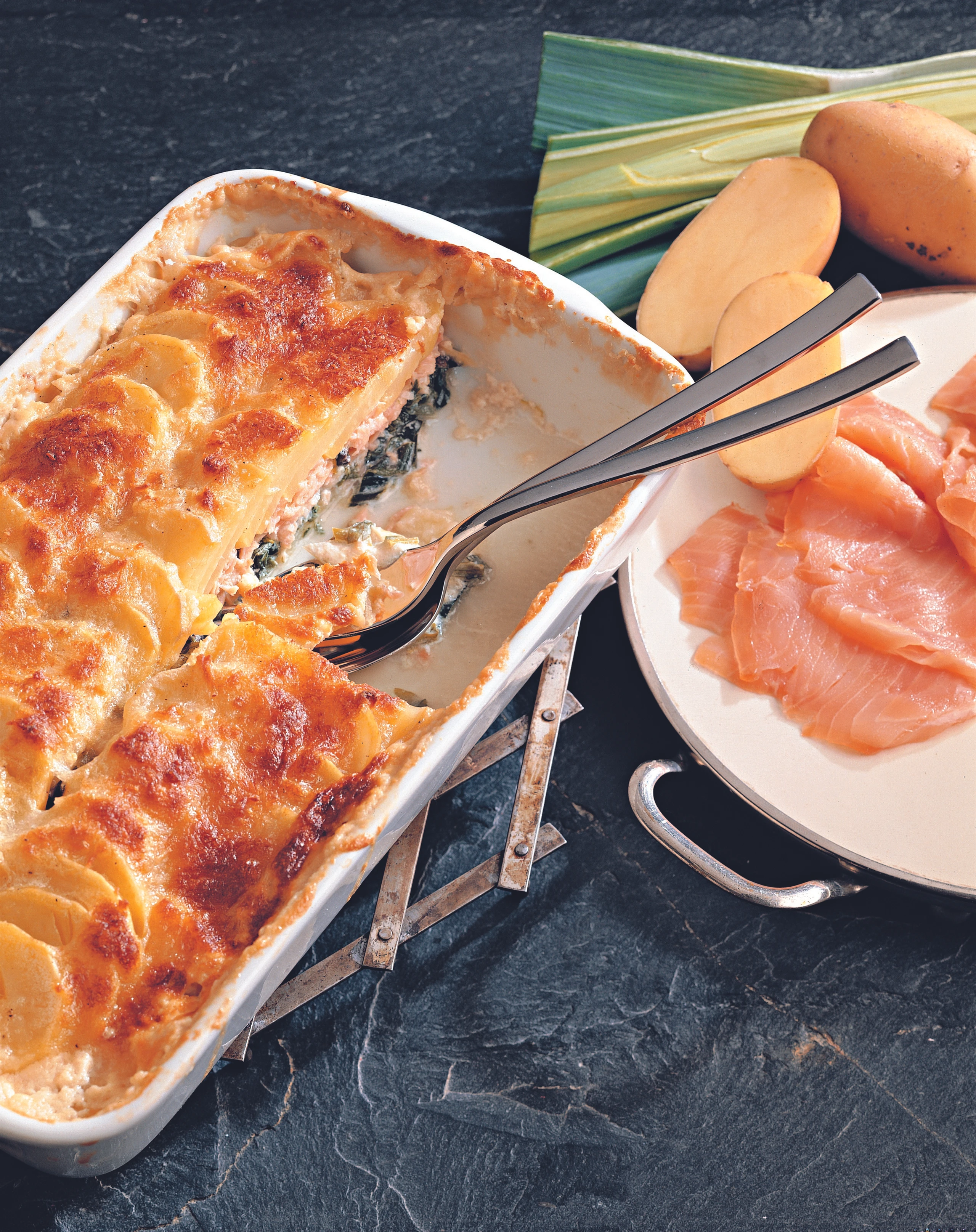 Erdäpfel-Lauchgratin mit Lachs
