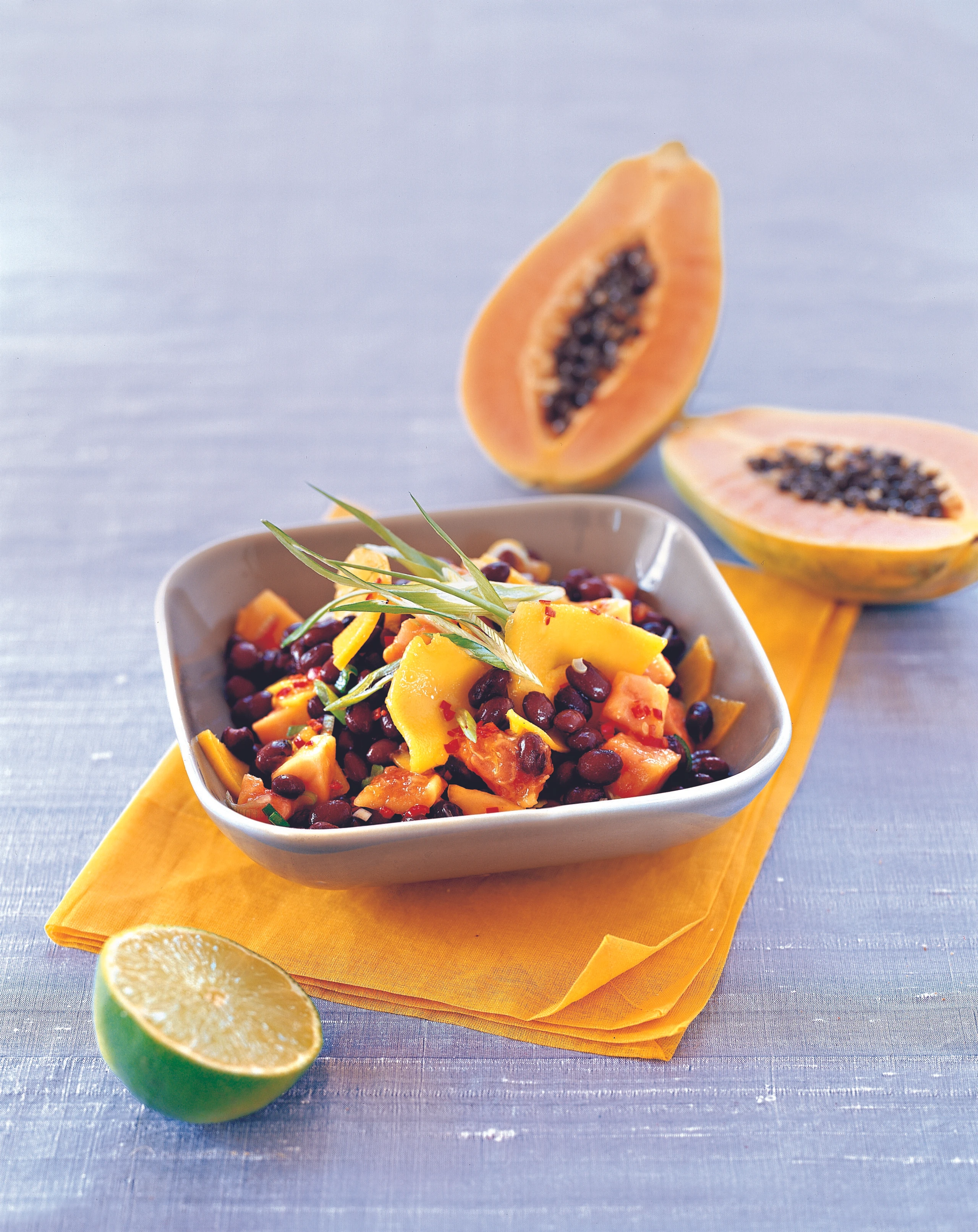 Karibischer Bohnensalat mit Mango und Papaya