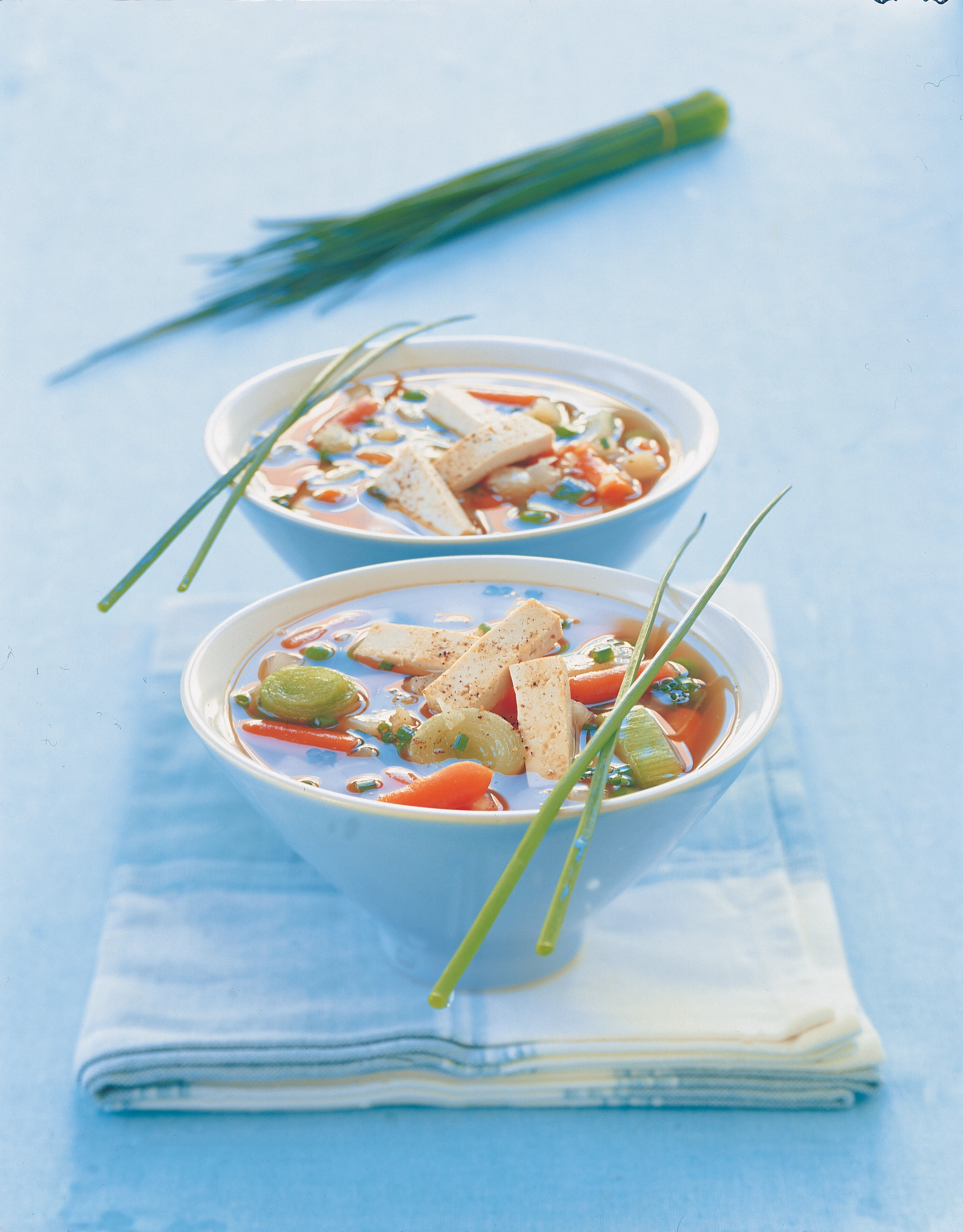 Schnelle Gemüsesuppe mit Tofu