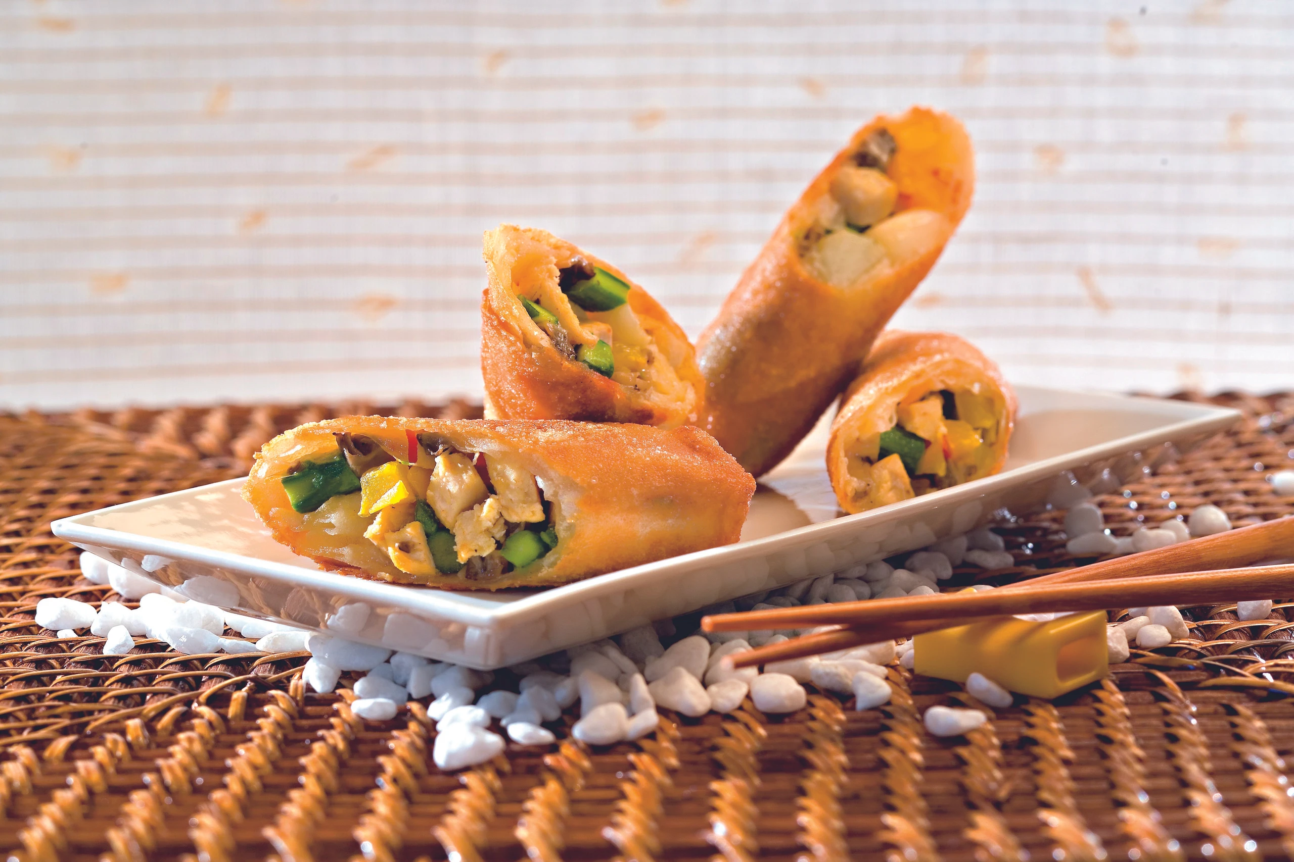 Frühlingsrollen mit Spargel, Huhn und Pilzen