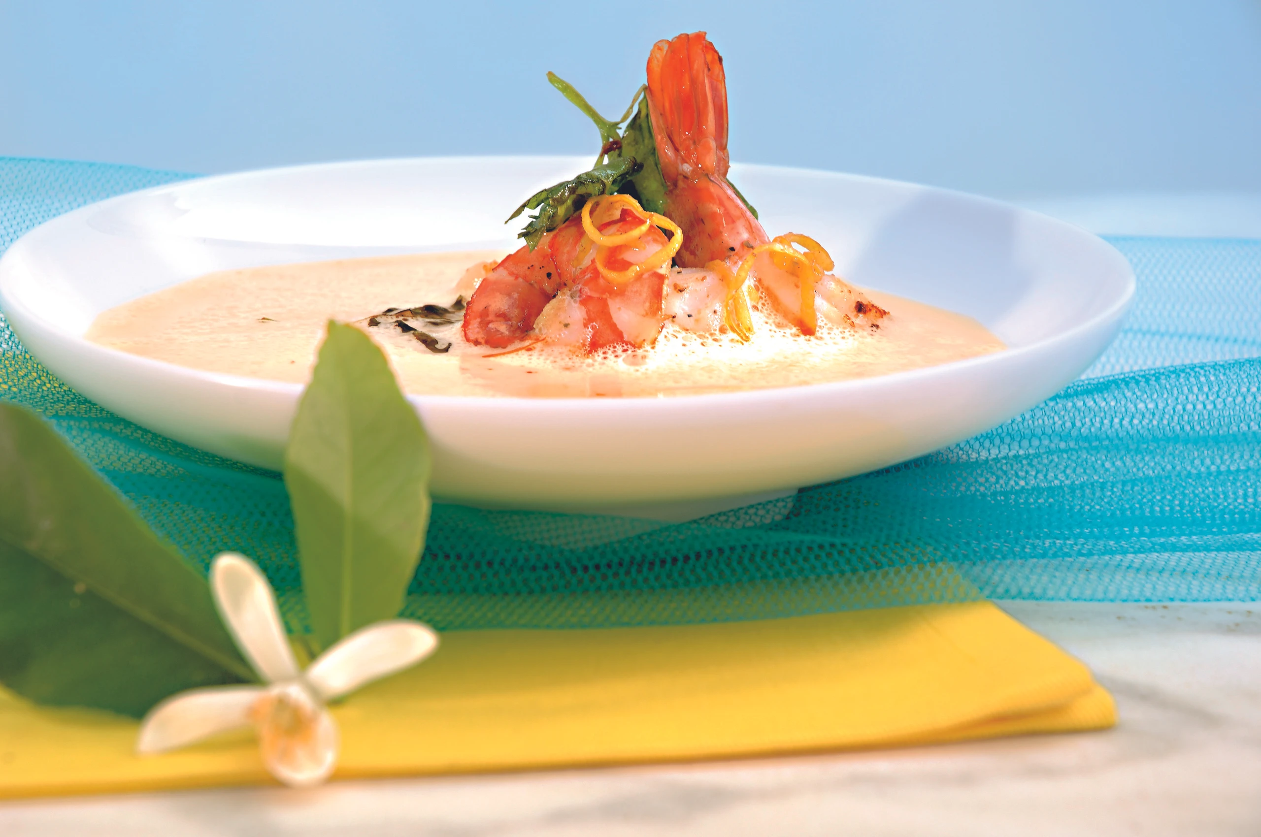 Zitronensuppe mit Garnelen