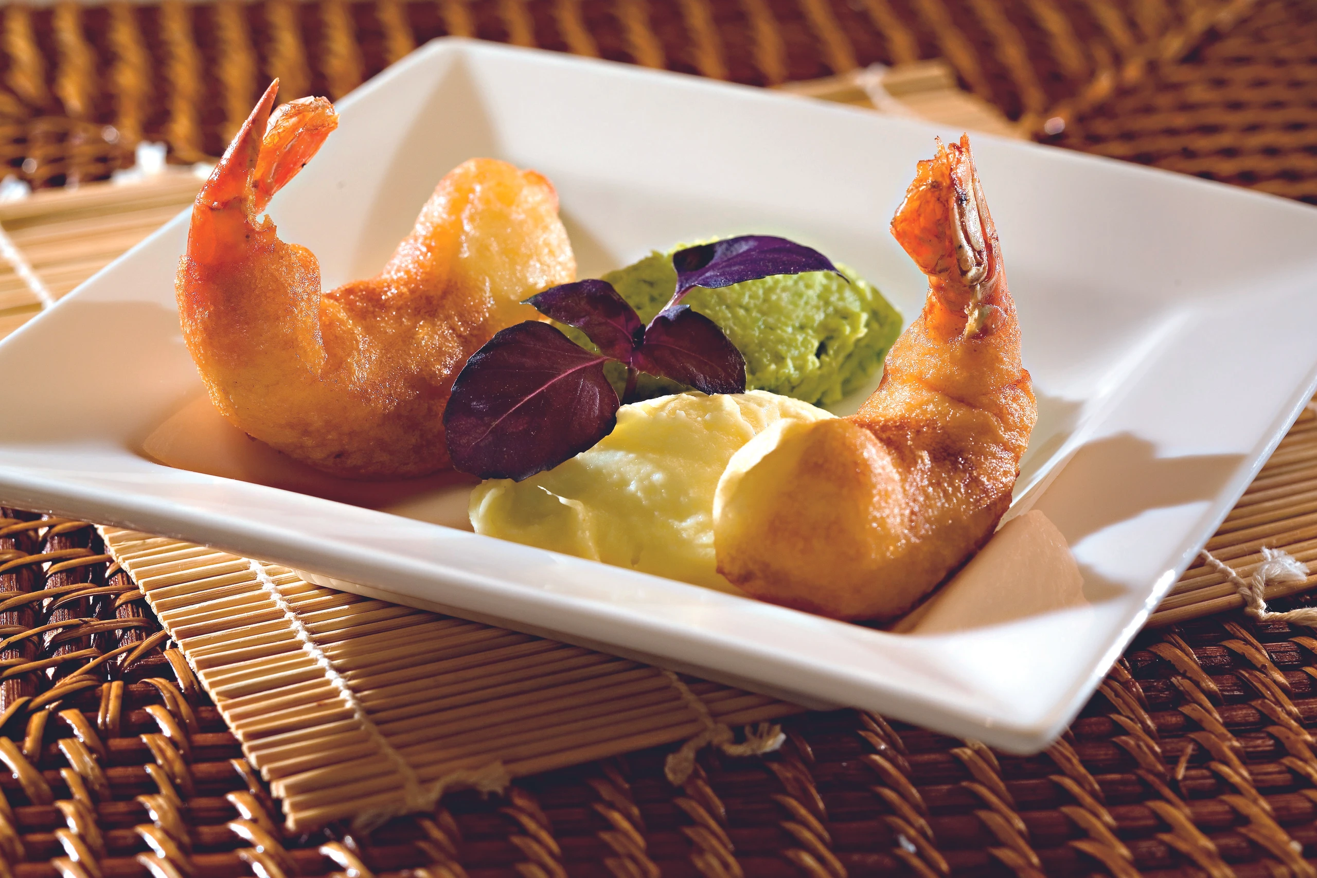 Champagner-Garnelen auf zweierlei Spargelmus