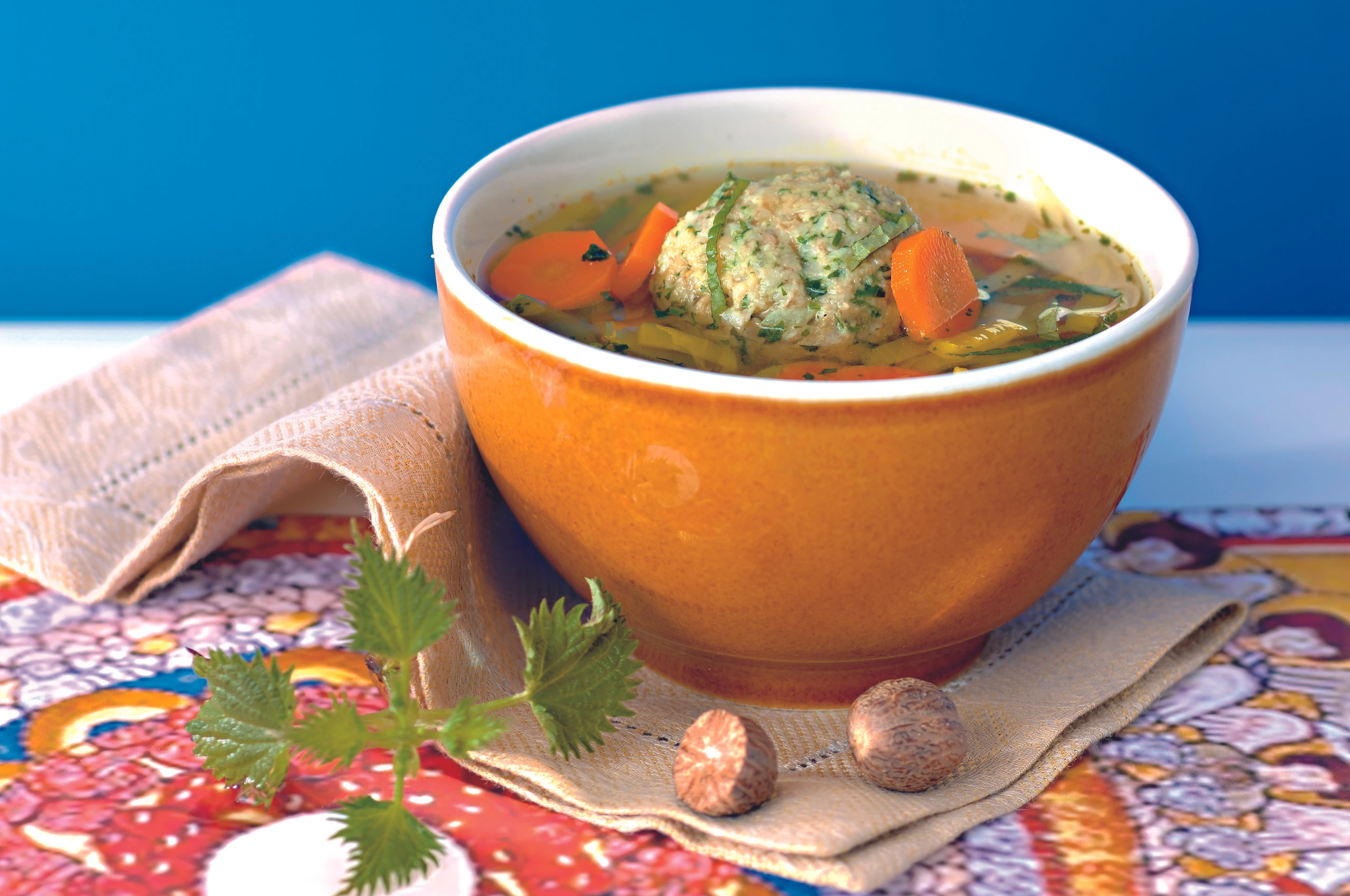 Kräuter-Grünkernknödel-Suppe