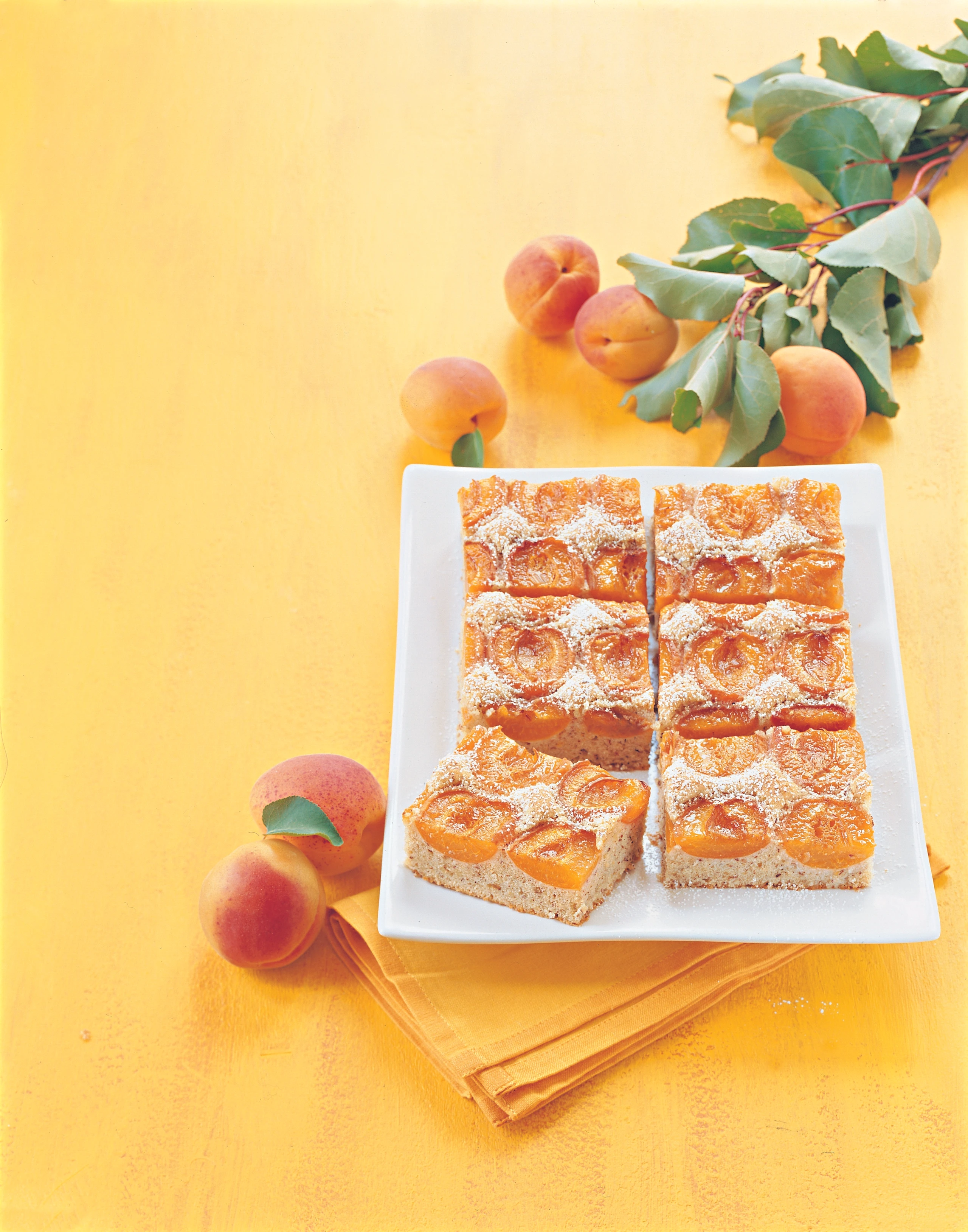 Schneller Marillen-Nuss-Kuchen