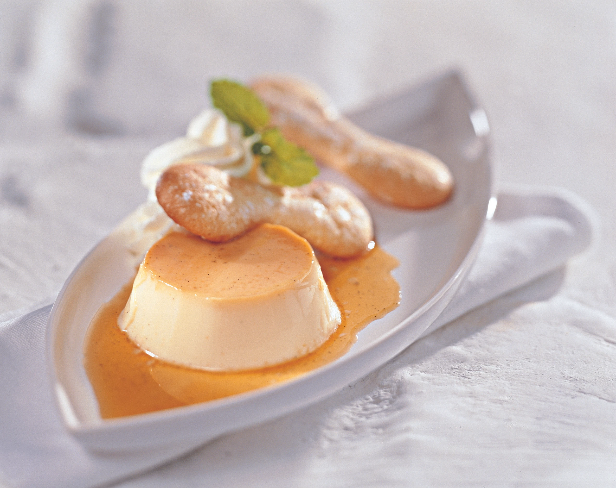 Crème Caramel mit selbstgemachten Biskotten