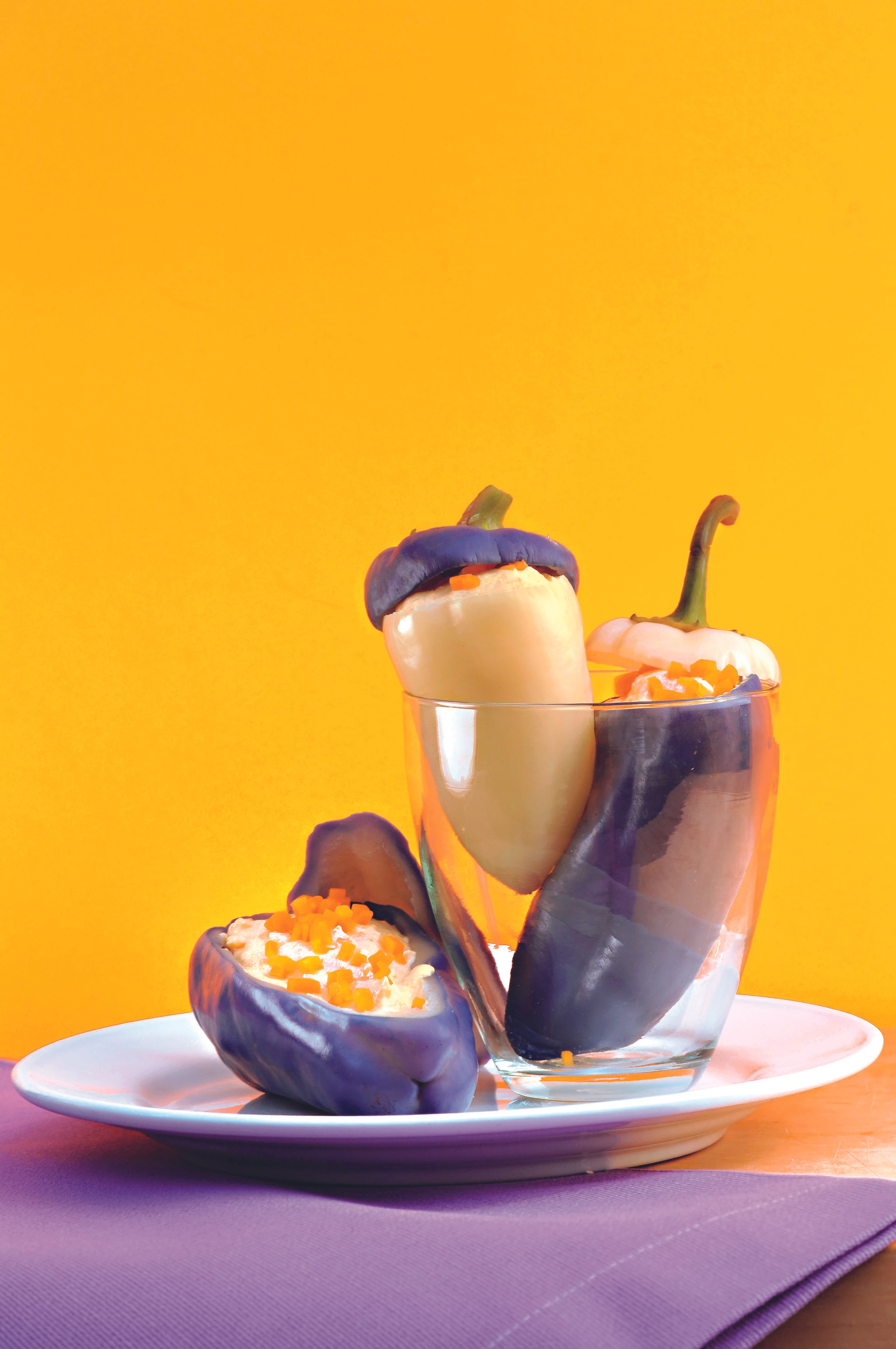 Spitzpaprika mit Karotten-Käsefülle