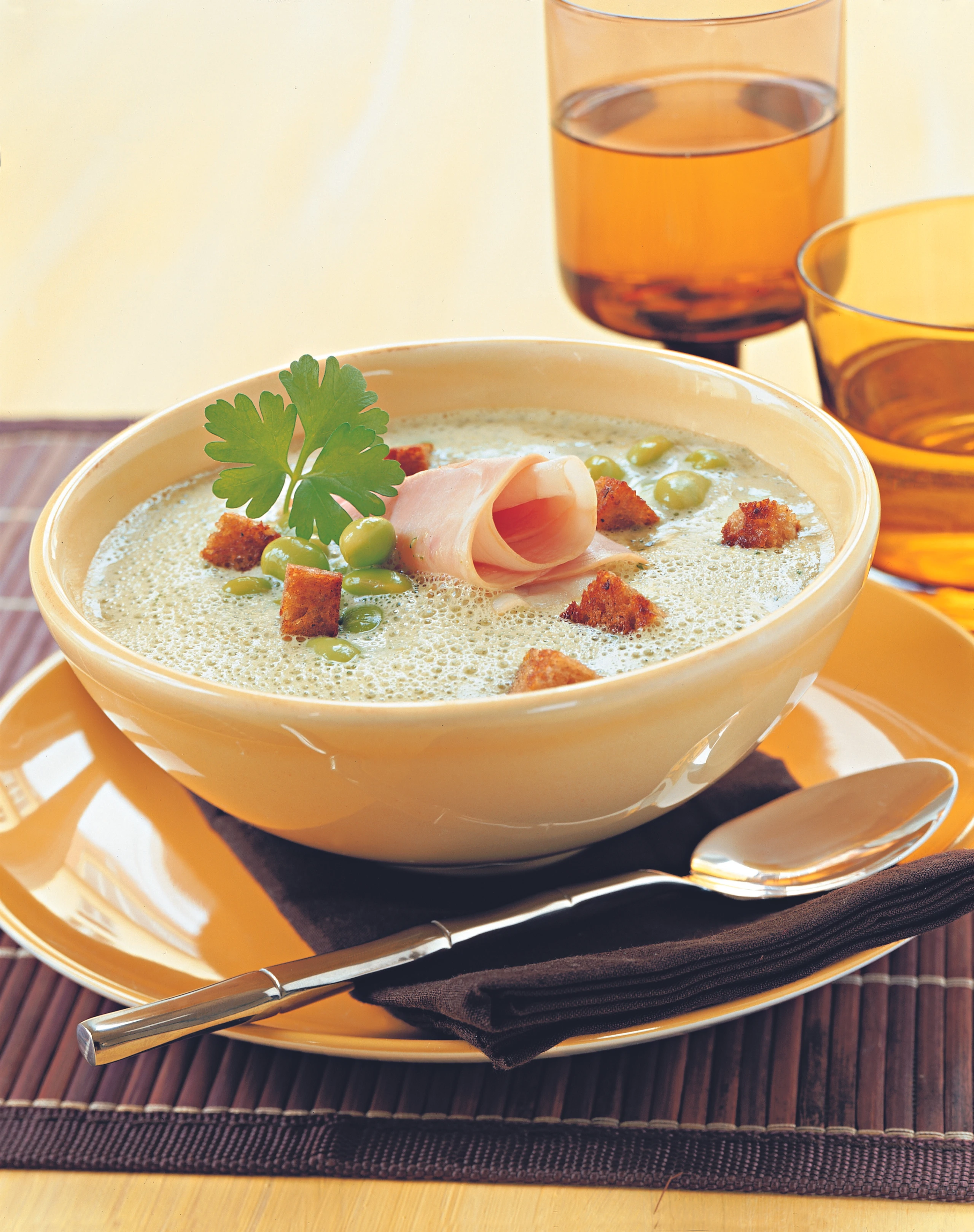 Kochsalatsuppe mit Schinken