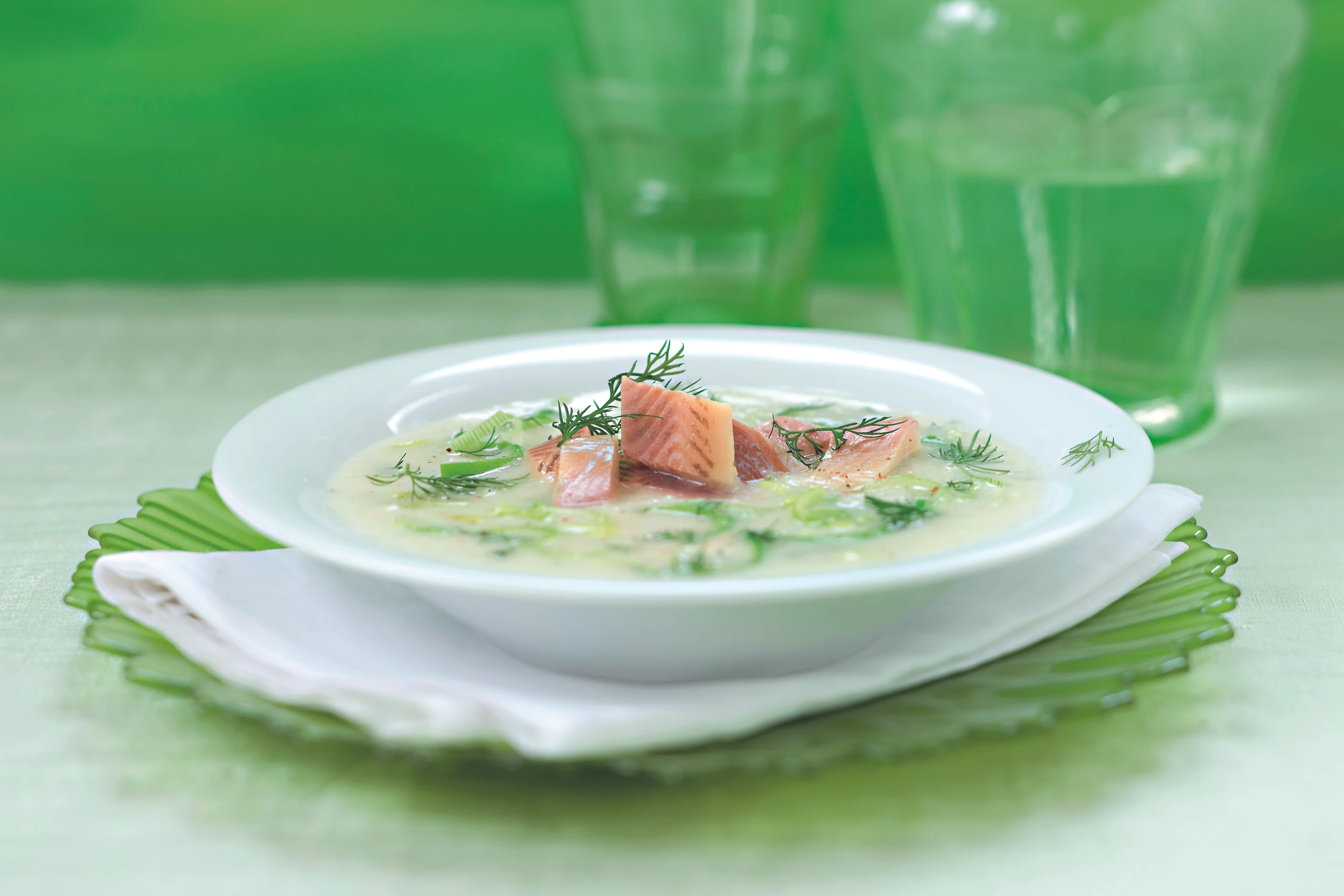 Schwarzwurzelsuppe mit Dille und Räucherfisch