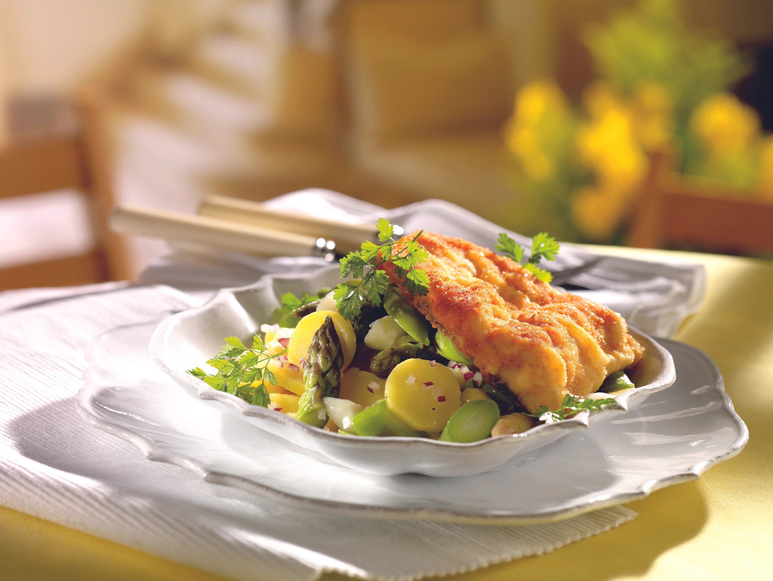Gebackener Karpfen mit Erdäpfel-Spargelsalat
