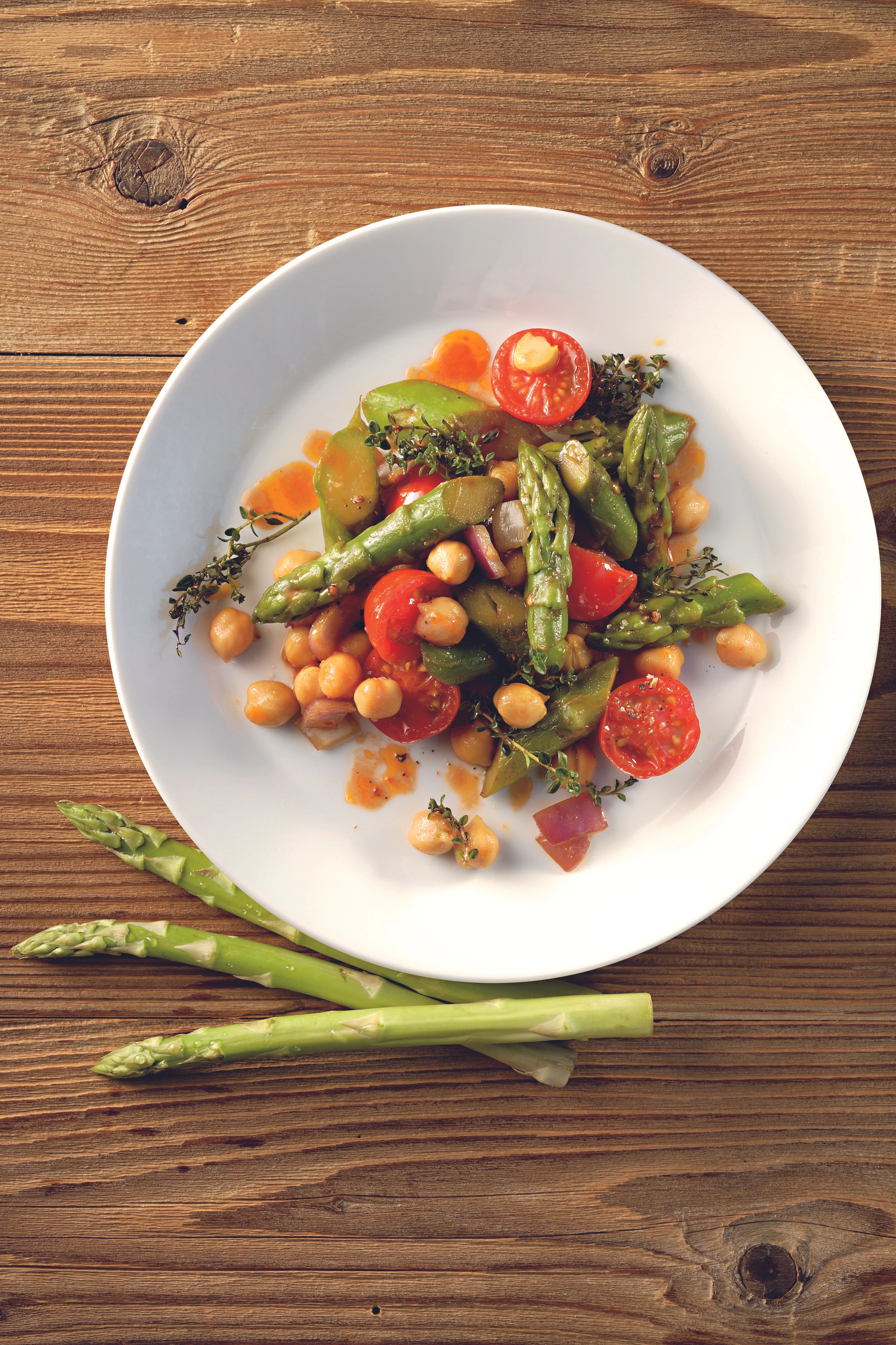Grünspargel-Sauté mit Kichererbsen