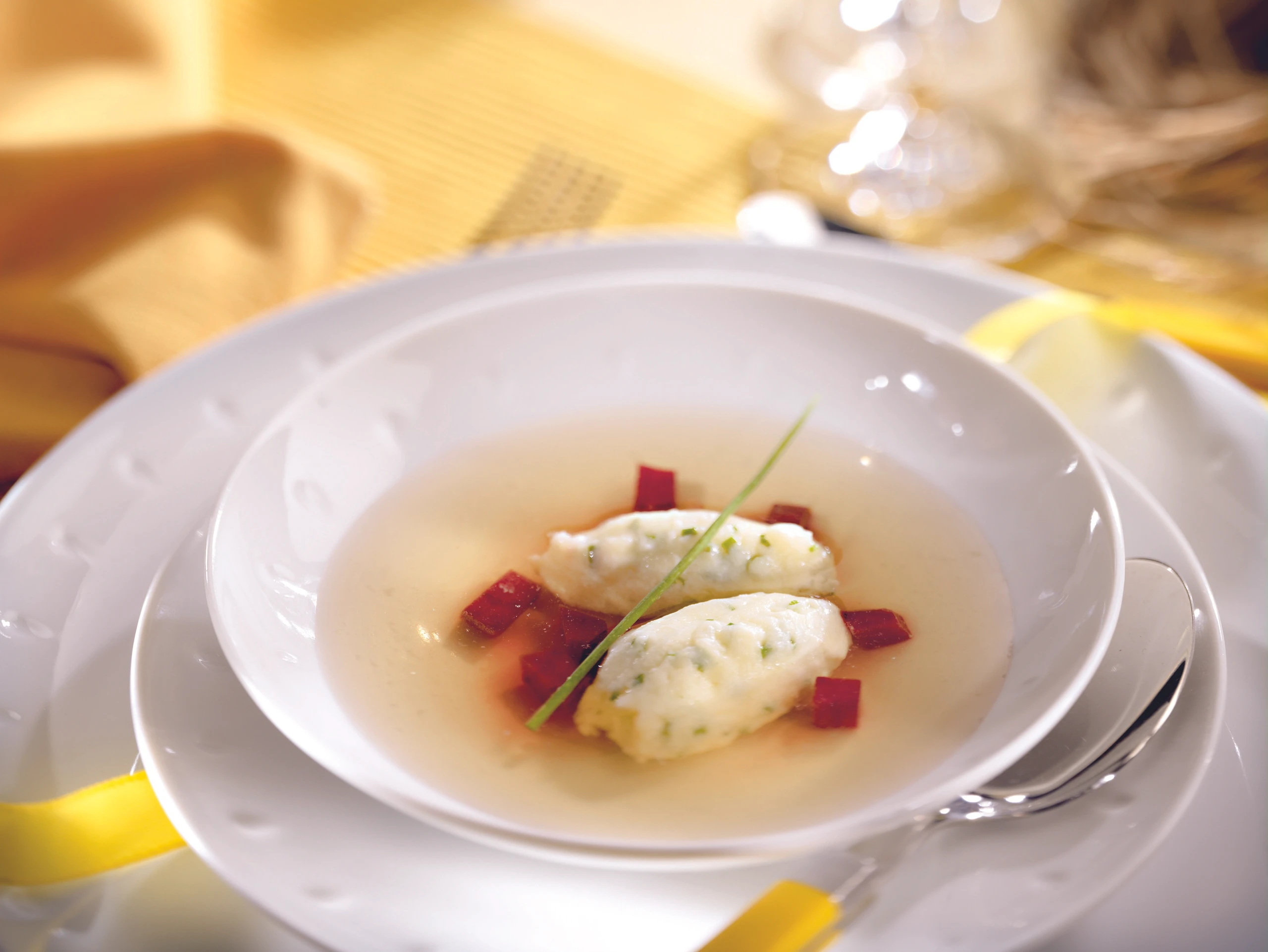 Hühnersuppe mit Topfennockerln