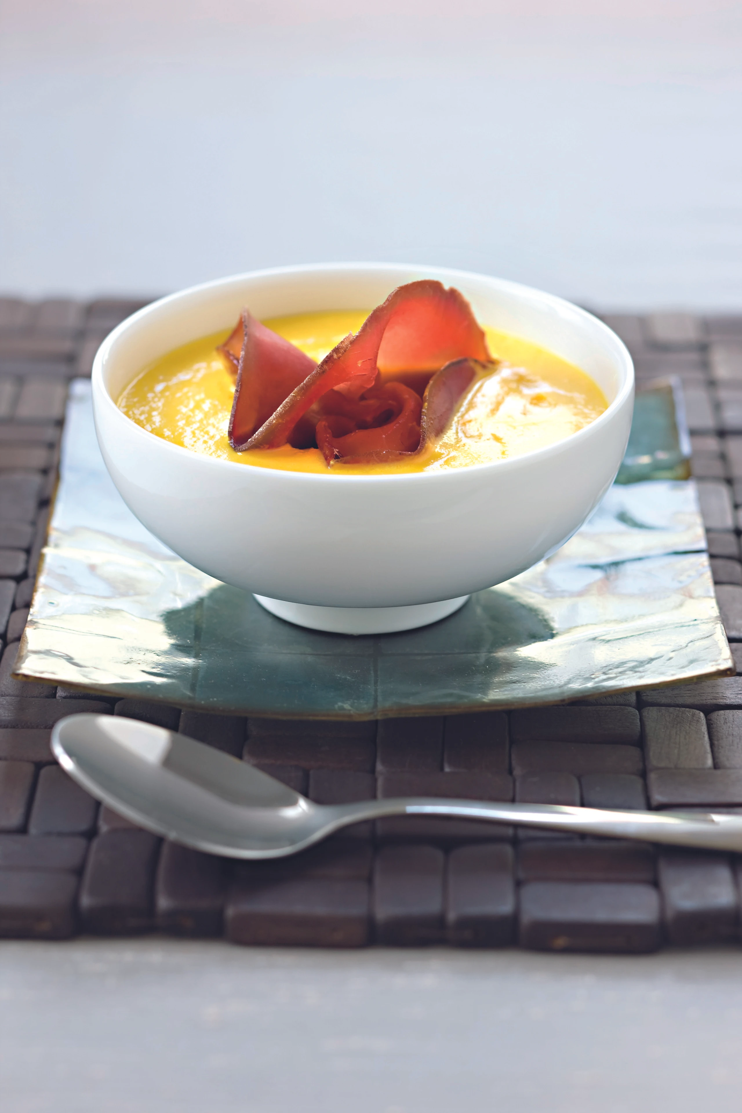 Rübensuppe mit Bündner Fleisch