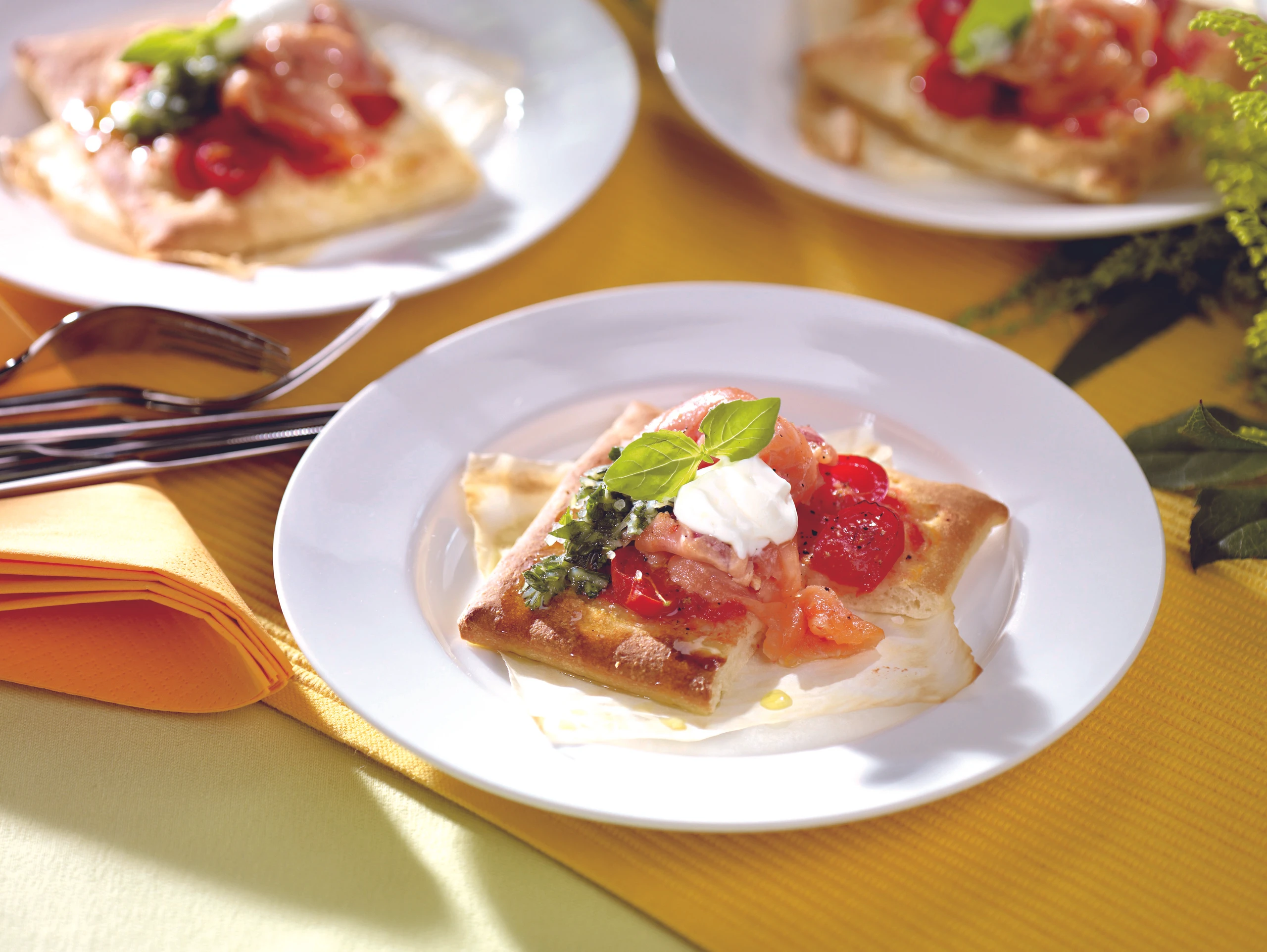 Paradeiserschnitte mit Lachsforelle